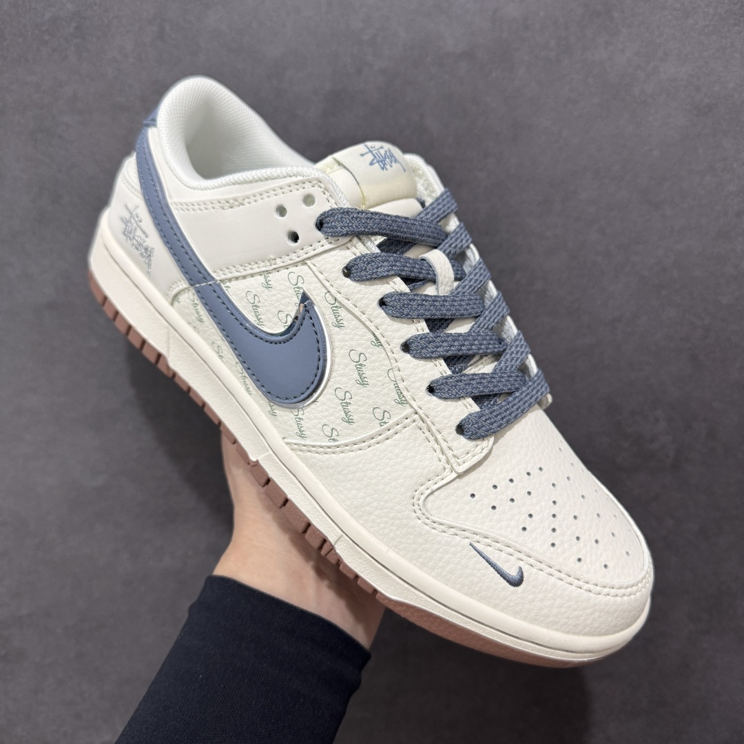  
【定制版】Nike SB Dunk Low 斯图西联名 浅蓝棕 周年高端定制 低帮休闲板鞋 ZH25