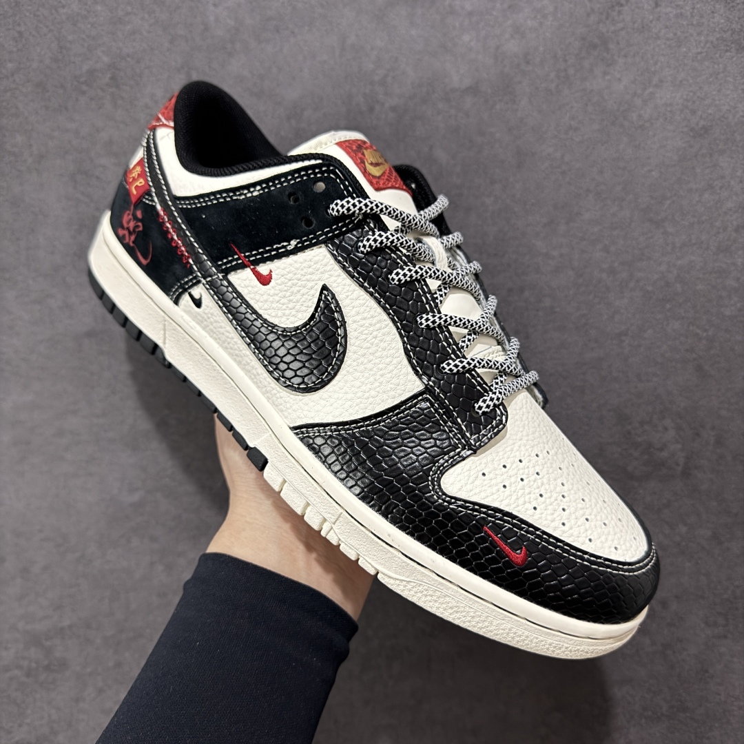  
【定制版】Nike SB Dunk Low 蛇年系列 黑鳞黑勾 周年高端定制 低帮休闲板鞋 YX50