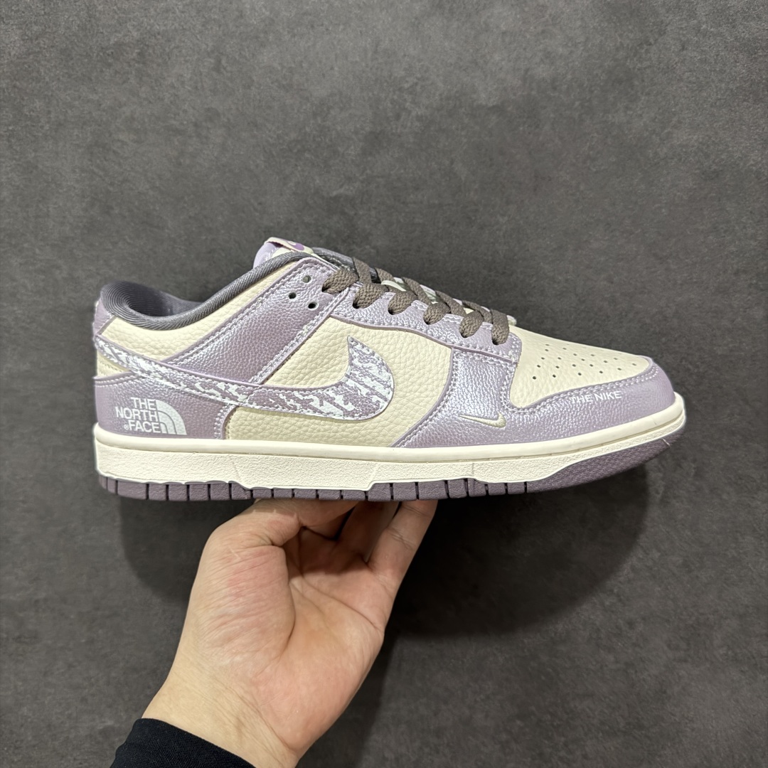 
【定制版】Nike SB Dunk Low 北面系列 亮面紫勾 周年高端定制 低帮休闲板鞋 KK13