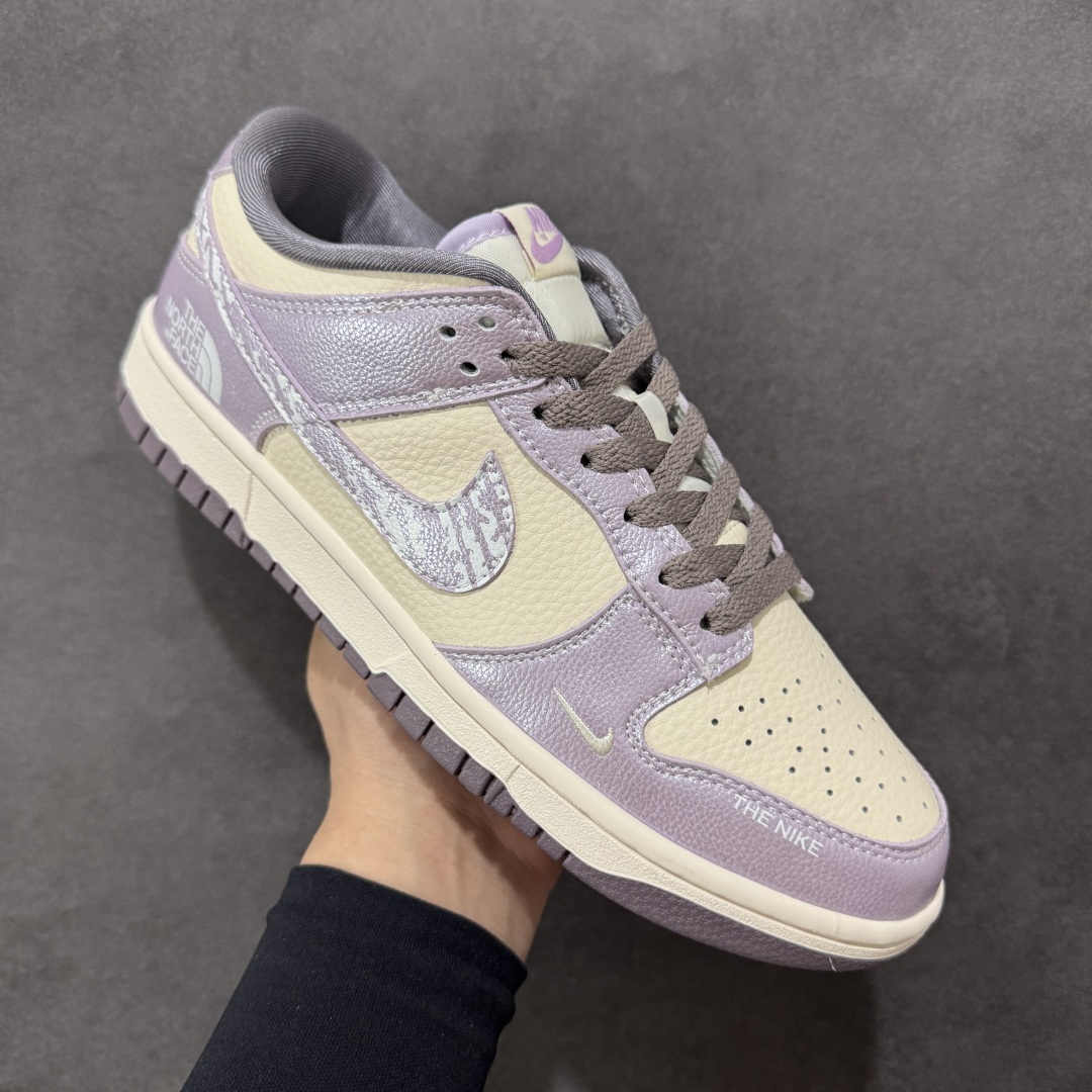  
【定制版】Nike SB Dunk Low 北面系列 亮面紫勾 周年高端定制 低帮休闲板鞋 KK13