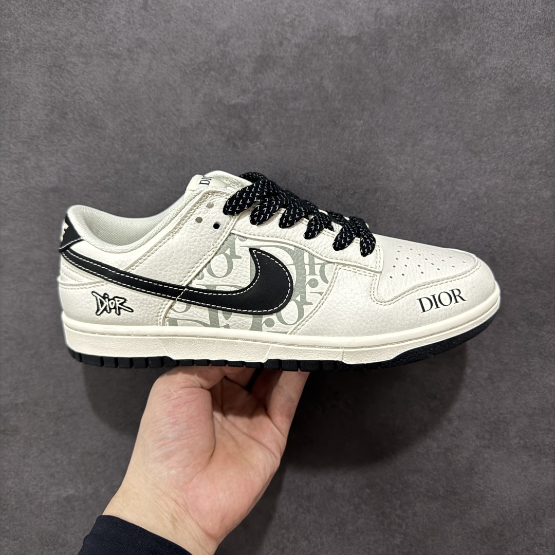  
【定制版】Nike SB Dunk Low“迪奥联名——迪奥印花黑勾” 高端定制 低帮休闲板鞋 
定
