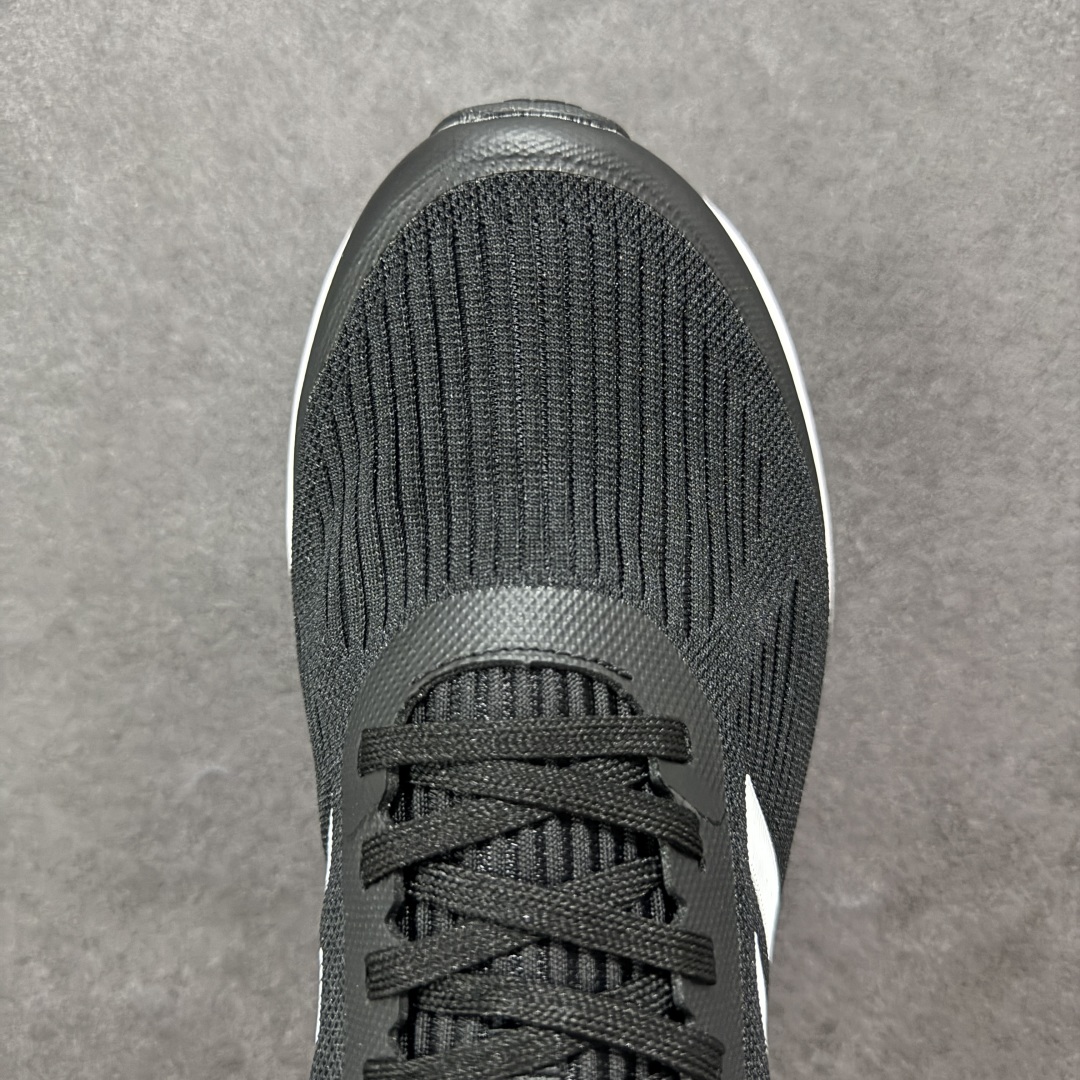  
Adidas DURAMO 8m 轻盈针织跑鞋
橡胶防滑大底 针织鞋面 轻盈透气
能够给脚底提供舒适