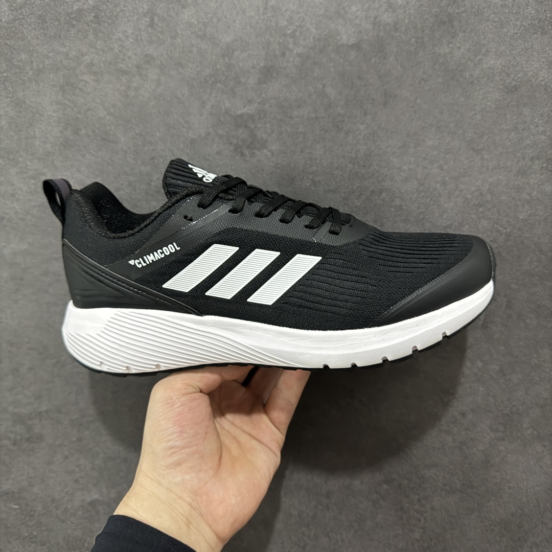  
Adidas DURAMO 8m 轻盈针织跑鞋
橡胶防滑大底 针织鞋面 轻盈透气
能够给脚底提供舒适
