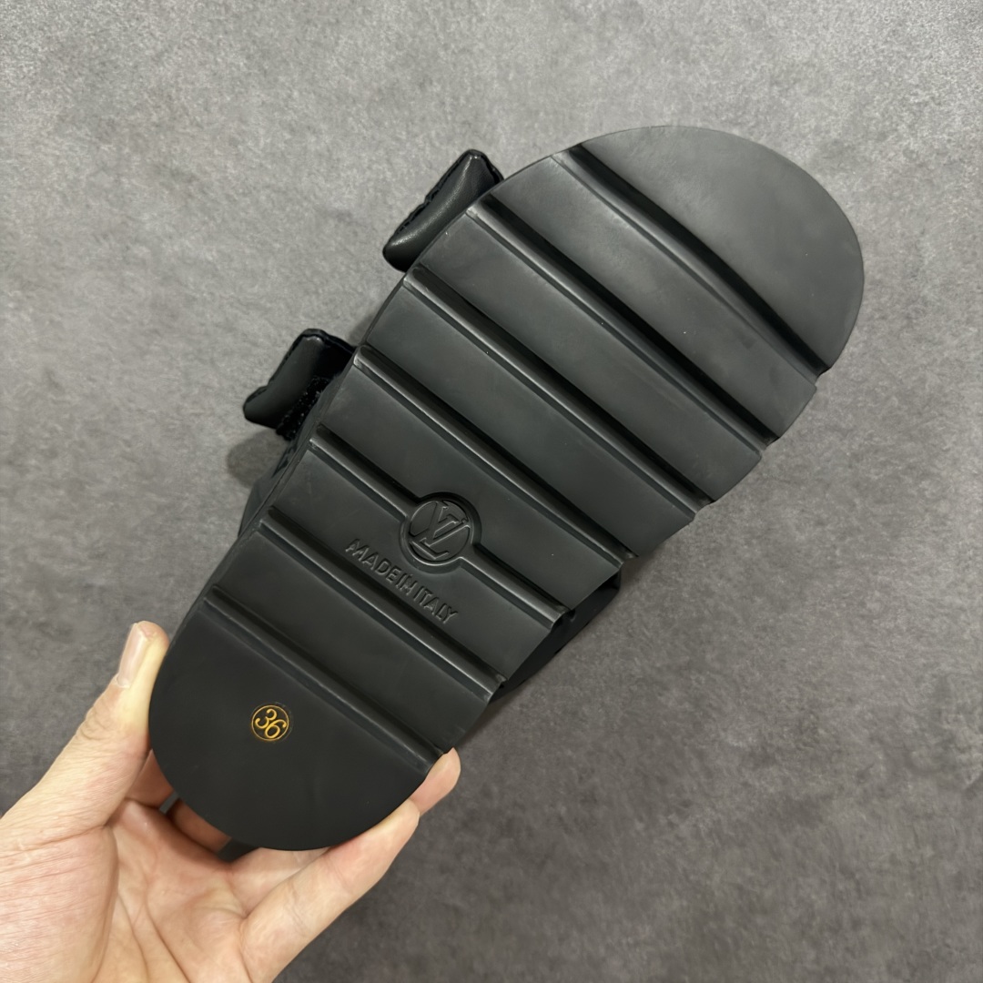 260 广东纯原版本LOUIS VUITTON ｜路易威登2025ss最新春夏款 村上隆/Takashi Murakami x LOUIS Pool Pillow Comfort 皮革 圆头套脚一字拖鞋