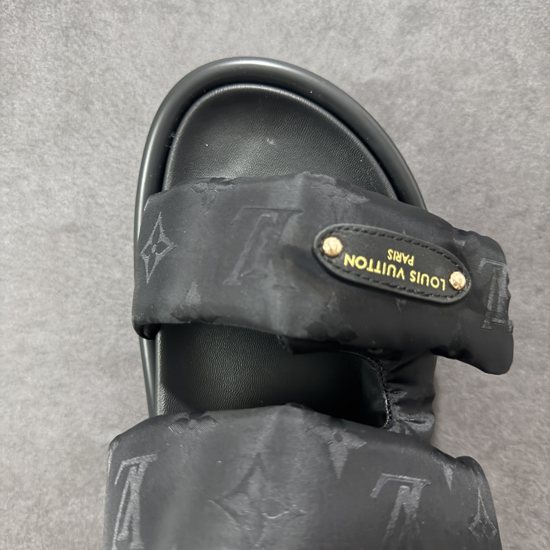 260 广东纯原版本LOUIS VUITTON ｜路易威登2025ss最新春夏款 村上隆/Takashi Murakami x LOUIS Pool Pillow Comfort 皮革 圆头套脚一字拖鞋
