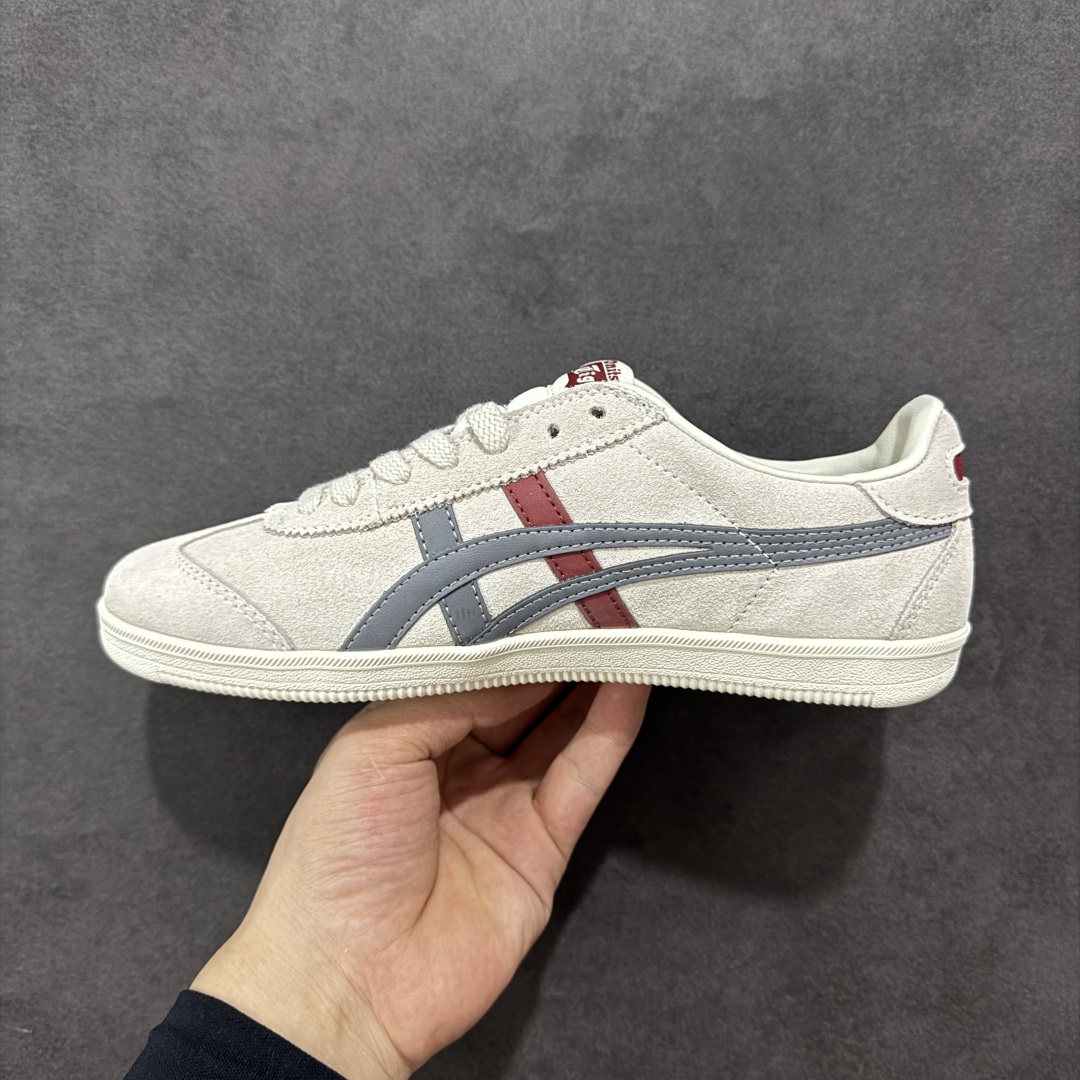图片[2]-【GQ特价】Asics Onitsuka Tiger Tokuten 亚瑟士鬼冢虎中性复古运动板鞋 轻盈舒适 时尚与复古与一体 轻盈的款式 适合夏天~简单的设定配合修长的线条 全鞋身均以麖皮打造 散发着日本新一代的潮流品味 无论配衬任何造型都能胜任 Tokuten 精神来自80年代的室内用鞋 T-TOE前足补强设计 环状中底底部结构 橡胶大底元素 防滑耐磨的同时保持着鞋子的轻盈 并提供良好牵引力 脚感柔软舒适 长时间行走也不会觉得脚部不适 经典复刻款 休闲百搭 中性款男女都可穿 尺码：36-45-选品中心