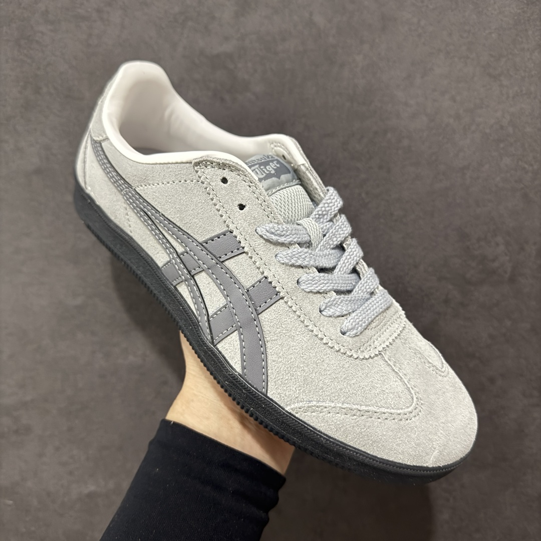图片[3]-【GQ特价】Asics Onitsuka Tiger Tokuten 亚瑟士鬼冢虎中性复古运动板鞋 轻盈舒适 时尚与复古与一体 轻盈的款式 适合夏天~简单的设定配合修长的线条 全鞋身均以麖皮打造 散发着日本新一代的潮流品味 无论配衬任何造型都能胜任 Tokuten 精神来自80年代的室内用鞋 T-TOE前足补强设计 环状中底底部结构 橡胶大底元素 防滑耐磨的同时保持着鞋子的轻盈 并提供良好牵引力 脚感柔软舒适 长时间行走也不会觉得脚部不适 经典复刻款 休闲百搭 中性款男女都可穿 尺码：36-45-选品中心