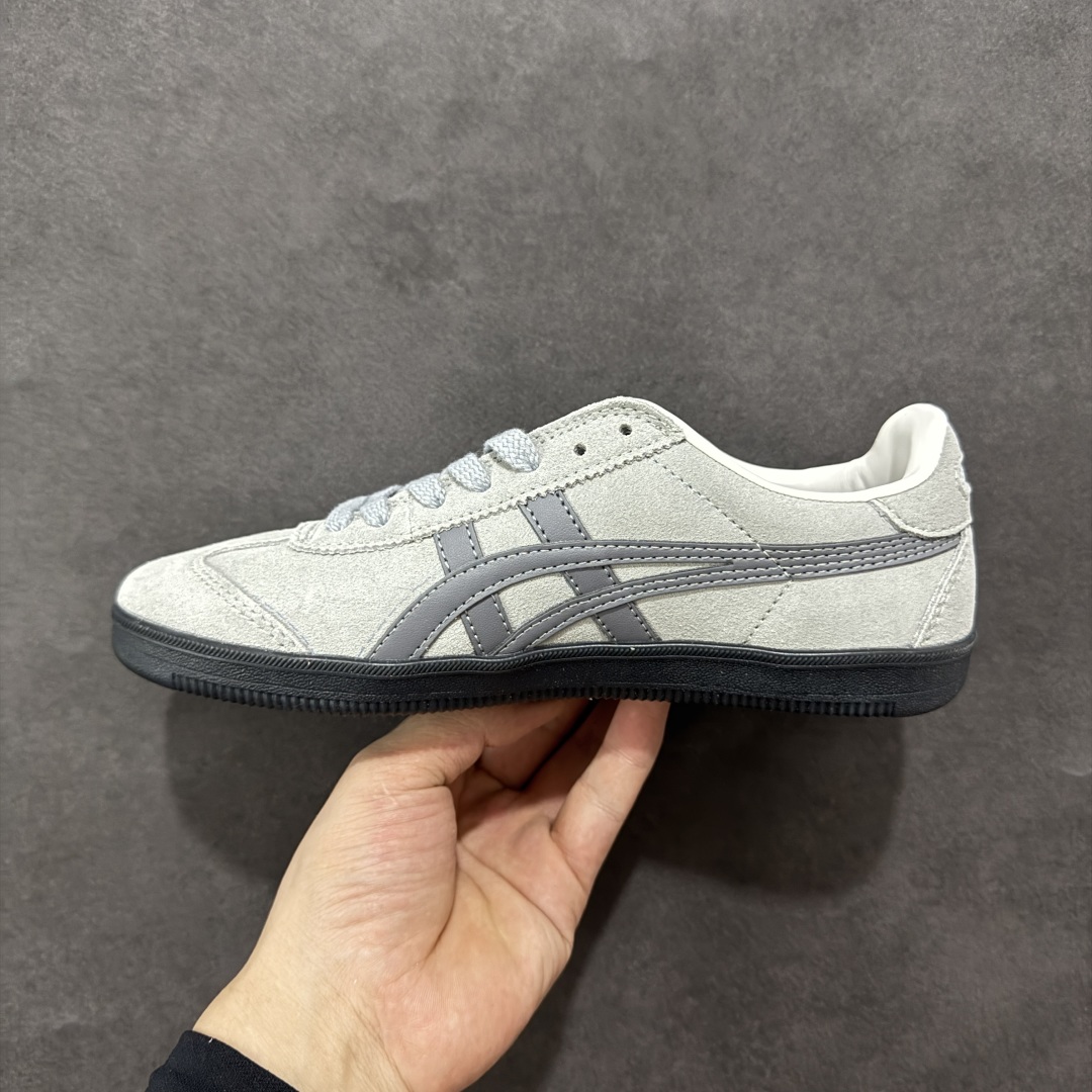 图片[2]-【GQ特价】Asics Onitsuka Tiger Tokuten 亚瑟士鬼冢虎中性复古运动板鞋 轻盈舒适 时尚与复古与一体 轻盈的款式 适合夏天~简单的设定配合修长的线条 全鞋身均以麖皮打造 散发着日本新一代的潮流品味 无论配衬任何造型都能胜任 Tokuten 精神来自80年代的室内用鞋 T-TOE前足补强设计 环状中底底部结构 橡胶大底元素 防滑耐磨的同时保持着鞋子的轻盈 并提供良好牵引力 脚感柔软舒适 长时间行走也不会觉得脚部不适 经典复刻款 休闲百搭 中性款男女都可穿 尺码：36-45-选品中心