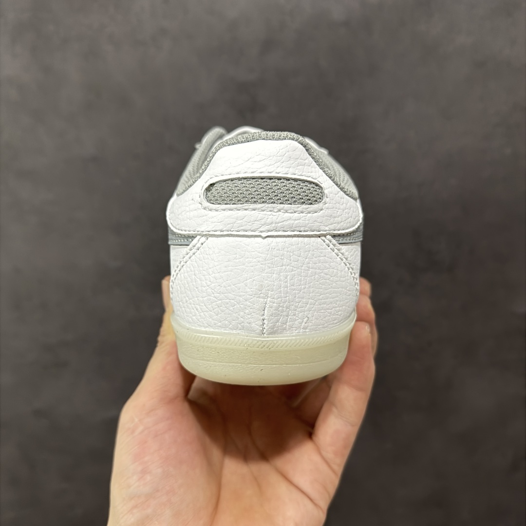 图片[4]-【GQ特价】Asics Onitsuka Tiger Tokuten 亚瑟士鬼冢虎中性复古运动板鞋 轻盈舒适 时尚与复古与一体 轻盈的款式 适合夏天~简单的设定配合修长的线条 全鞋身均以麖皮打造 散发着日本新一代的潮流品味 无论配衬任何造型都能胜任 Tokuten 精神来自80年代的室内用鞋 T-TOE前足补强设计 环状中底底部结构 橡胶大底元素 防滑耐磨的同时保持着鞋子的轻盈 并提供良好牵引力 脚感柔软舒适 长时间行走也不会觉得脚部不适 经典复刻款 休闲百搭 中性款男女都可穿 尺码：36-45-选品中心
