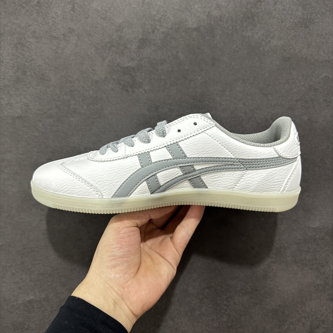 图片[2]-【GQ特价】Asics Onitsuka Tiger Tokuten 亚瑟士鬼冢虎中性复古运动板鞋 轻盈舒适 时尚与复古与一体 轻盈的款式 适合夏天~简单的设定配合修长的线条 全鞋身均以麖皮打造 散发着日本新一代的潮流品味 无论配衬任何造型都能胜任 Tokuten 精神来自80年代的室内用鞋 T-TOE前足补强设计 环状中底底部结构 橡胶大底元素 防滑耐磨的同时保持着鞋子的轻盈 并提供良好牵引力 脚感柔软舒适 长时间行走也不会觉得脚部不适 经典复刻款 休闲百搭 中性款男女都可穿 尺码：36-45-选品中心