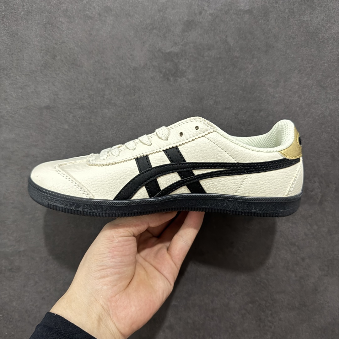 图片[2]-【GQ特价】Asics Onitsuka Tiger Tokuten 亚瑟士鬼冢虎中性复古运动板鞋 轻盈舒适 时尚与复古与一体 轻盈的款式 适合夏天~简单的设定配合修长的线条 全鞋身均以麖皮打造 散发着日本新一代的潮流品味 无论配衬任何造型都能胜任 Tokuten 精神来自80年代的室内用鞋 T-TOE前足补强设计 环状中底底部结构 橡胶大底元素 防滑耐磨的同时保持着鞋子的轻盈 并提供良好牵引力 脚感柔软舒适 长时间行走也不会觉得脚部不适 经典复刻款 休闲百搭 中性款男女都可穿 尺码：36-45-选品中心