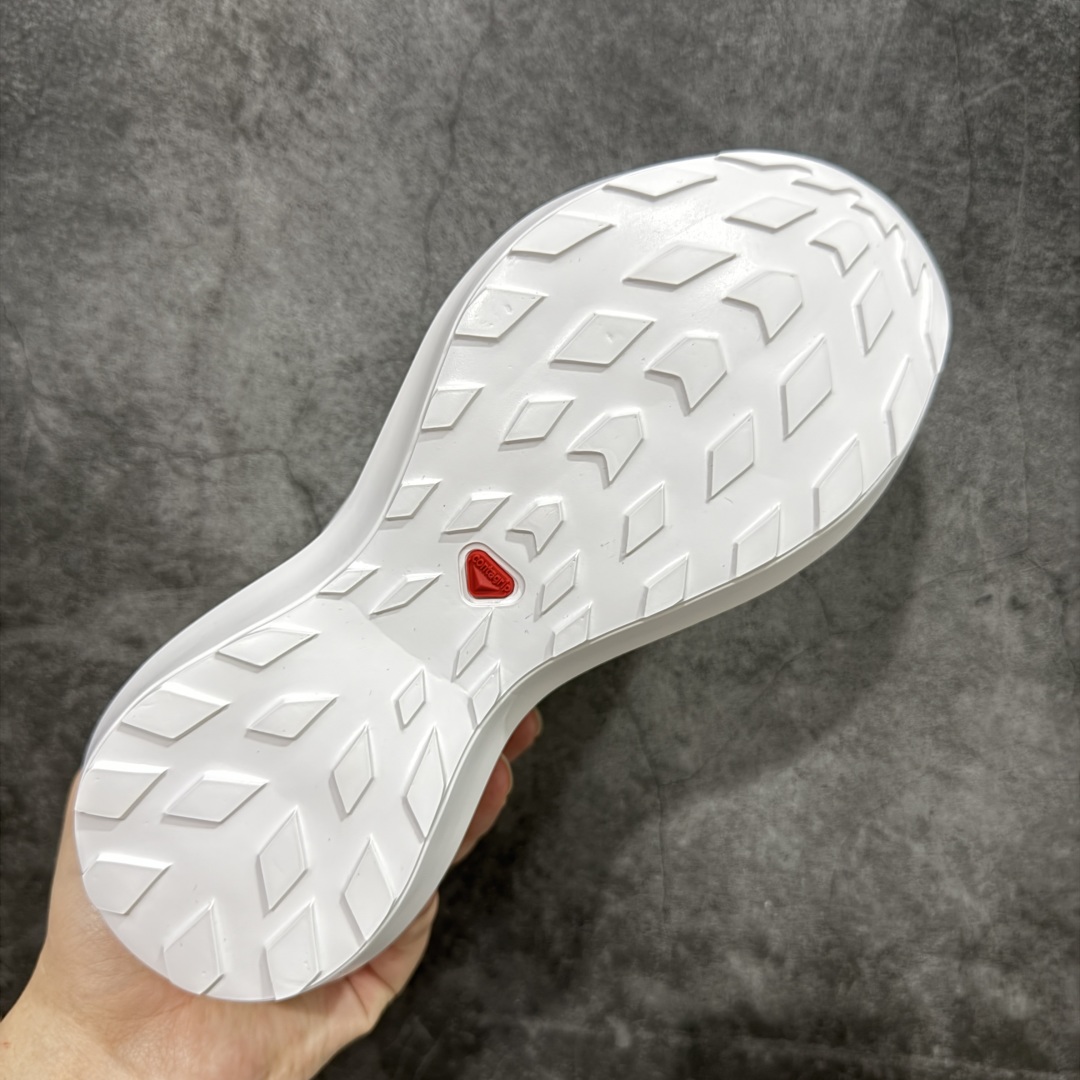 图片[9]-【莞产礼盒版】CDG x Salomon 萨洛蒙 联名款XT-6 系列 厚底 休闲 运动鞋 原版购入开发 做货 独立私模 原材料打造 一比一原版细节 延续品牌设计基因，融合简约的设计和实用的技术性 联名鞋款依旧是黑白简约配色，鞋身上的品牌字样也体现出极简主义的设计风格 搭配Contagrip 橡胶厚底鞋底设计，重新演绎的鞋面部分则以Pulsar Advanced袜套式轮廓替换了之前抽绳鞋带 并饰有网眼、抗撕裂材质鞋面、防水胶条以及尼龙拉环等细节 面料： 原版定制进口科技面料 内里： 原版进口透气网里 大底： 原版开模超轻发泡材质 底厚： 6.5CM 尺码：34-40（34 40订做不退换）-选品中心