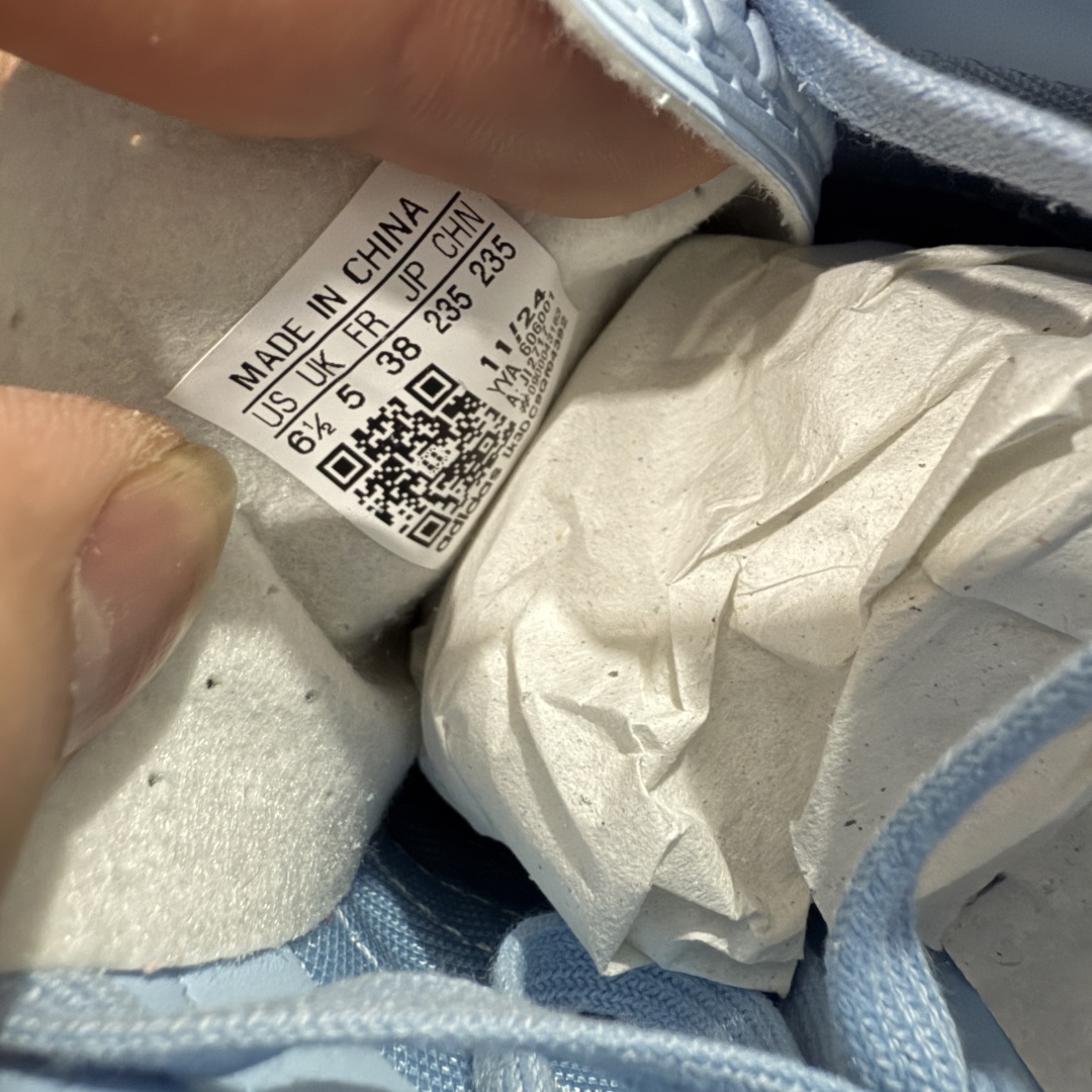 图片[7]-【XC/T版纯原】AD Original Gazelle Indoor Trainers 瞪羚室内鞋系列低帮复古百搭休闲运动德训风板鞋 JI2717 同价位中品质最佳 最优选择版本 原厂翻毛皮料 翻毛效果 卡色与原版无差别 正确半透大底 大底厚度质感比市面好很多 完美版型 实拍可感受 随意对比可匹敌任何价位品质 全套原纸板楦头开发 每道工序同步公司流程 确保原汁原味 中底原厂特供纳米纤维板 区别市面劣质纸板中底 原厂海玻璃鞋垫 中置乳胶足弓支撑垫 正确3/2横条宽版背胶 一比一鞋头弧度高度鞋身弧度 烫金亮度高频深浅同步原鞋 原厂港宝加持定型后跟R度完美 原厂高频磨具加持 Logo字体 凹凸明显 轮廓分明 描漆定位精准 三道杠为尖角45°锯齿状 高频立体感很强 区别圆形锯齿 已最大程度还原公司 欢迎对比 尺码：35.5 36 36.5 37 38 38.5 39 40 40.5 41 42 42.5 43 44 44.5 45-选品中心