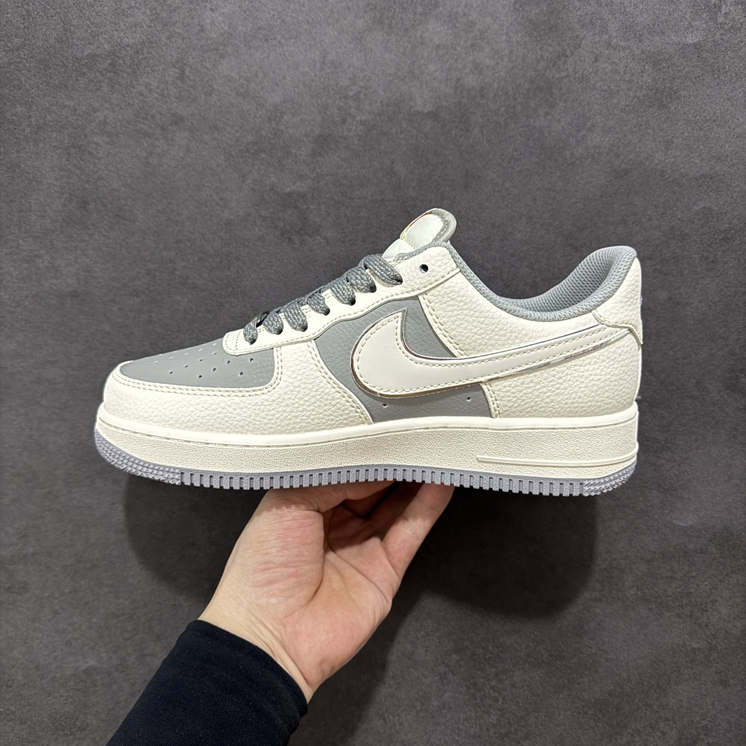 图片[2]-【定制版】海外限量发售！公司级NIke Air Force 1 \’07 Low “Supreme联名——米灰亮边”空军一号 低帮 运动鞋 休闲鞋 折边针车 工艺难度大 原楦头原纸板 原装鞋盒 定制五金配件 内置全掌气垫 原厂鞋底 货号：HH7518-058 尺码：36 36.5 37.5 38 38.5 39 40 40.5 41 42 42.5 43 44 44.5 45-选品中心