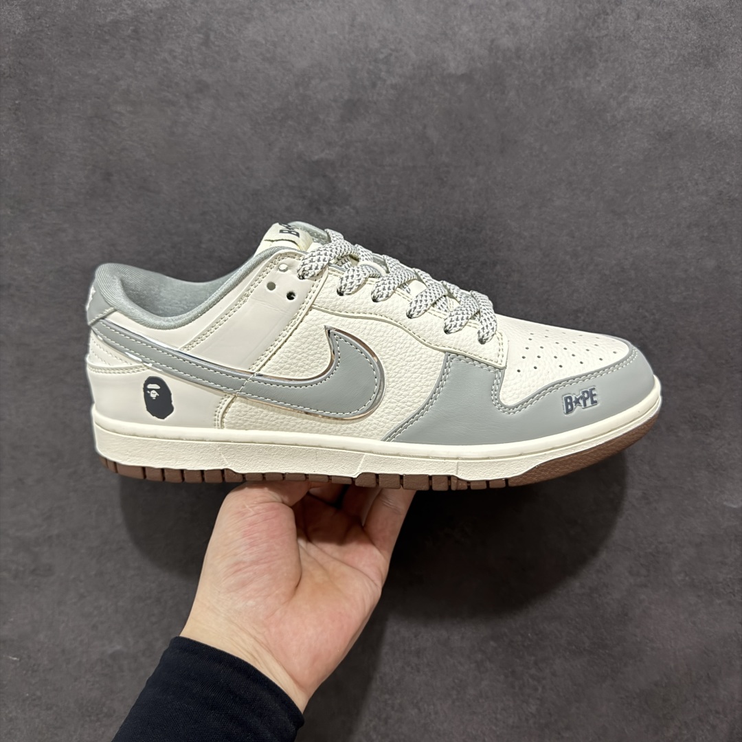 【定制版】Nike SB Dunk Low Bape联名 米灰棕底 周年高端定制 低帮休闲板鞋 JJ2508-558  #定制鞋盒 大厂纯原品质出货 超高清洁度 皮料切割干净无任何毛边 细节完美   尺码:36 36.5 37.5 38 36.5 39 40 40.5 41 42 42.5 43 44 44.5 45-选品中心
