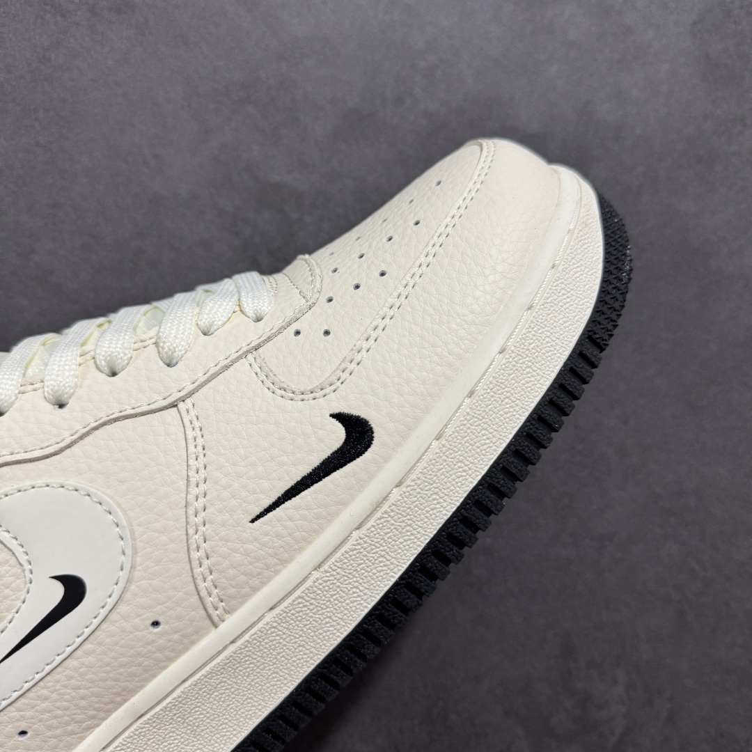 图片[5]-【定制版】海外限量发售！公司级NIke Air Force 1 \’07 Low “JUSTDoit联名——米黑底”空军一号 低帮 运动鞋 休闲鞋 折边针车 工艺难度大 原楦头原纸板 原装鞋盒 定制五金配件 内置全掌气垫 原厂鞋底 货号：DF0188-054 尺码：36 36.5 37.5 38 38.5 39 40 40.5 41 42 42.5 43 44 44.5 45-选品中心