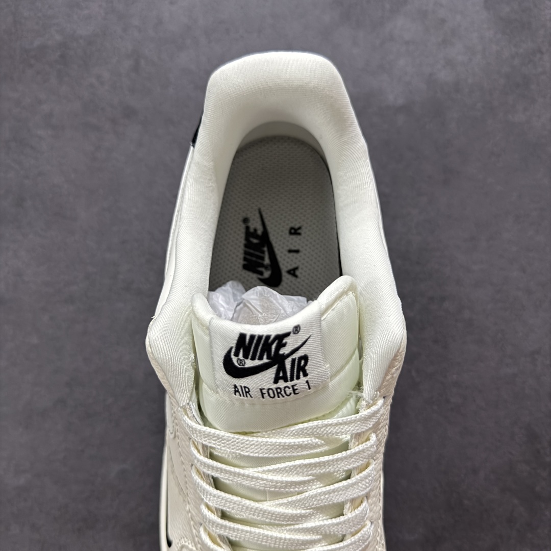图片[7]-【定制版】海外限量发售！公司级NIke Air Force 1 \’07 Low “JUSTDoit联名——米黑底”空军一号 低帮 运动鞋 休闲鞋 折边针车 工艺难度大 原楦头原纸板 原装鞋盒 定制五金配件 内置全掌气垫 原厂鞋底 货号：DF0188-054 尺码：36 36.5 37.5 38 38.5 39 40 40.5 41 42 42.5 43 44 44.5 45-选品中心
