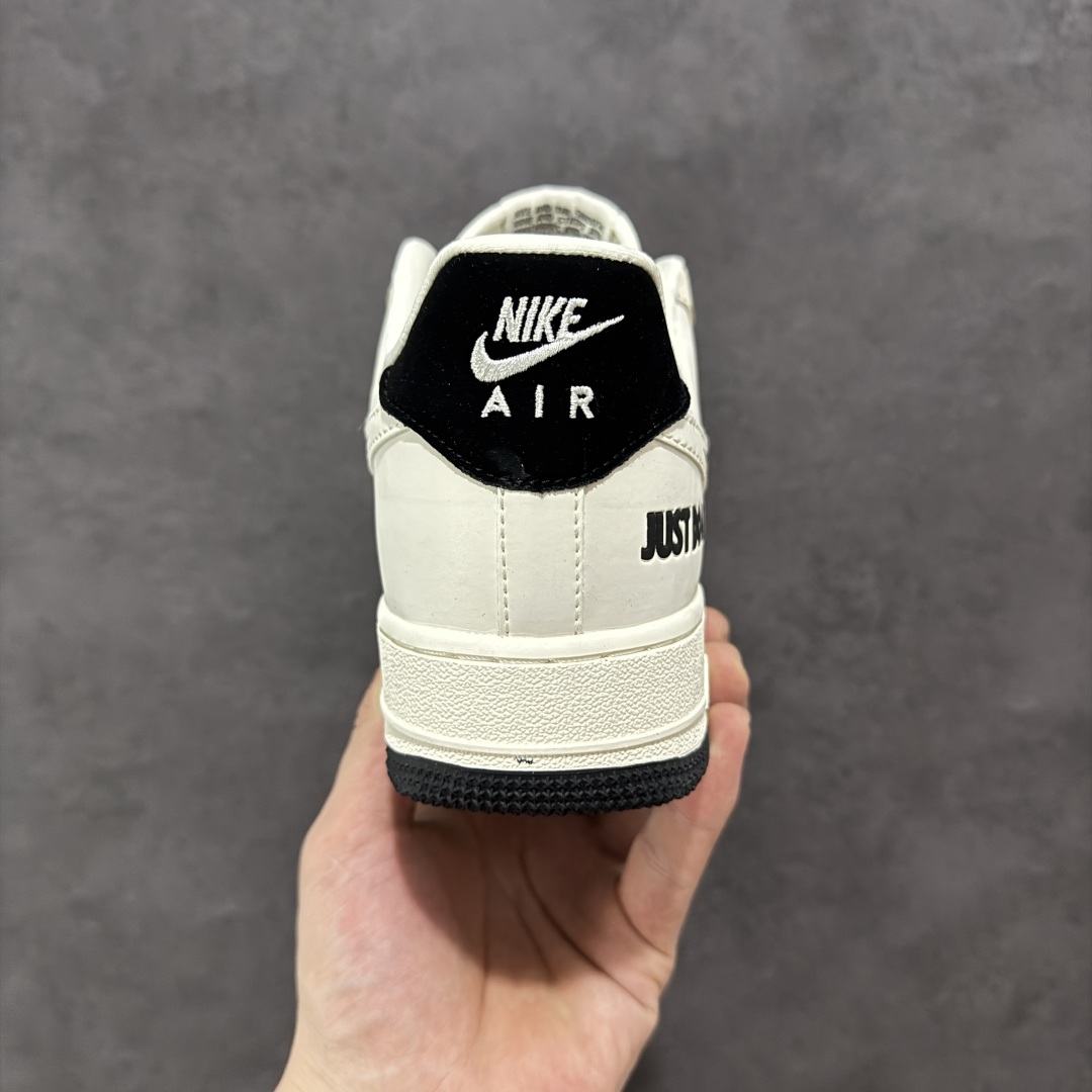 图片[4]-【定制版】海外限量发售！公司级NIke Air Force 1 \’07 Low “JUSTDoit联名——米黑底”空军一号 低帮 运动鞋 休闲鞋 折边针车 工艺难度大 原楦头原纸板 原装鞋盒 定制五金配件 内置全掌气垫 原厂鞋底 货号：DF0188-054 尺码：36 36.5 37.5 38 38.5 39 40 40.5 41 42 42.5 43 44 44.5 45-选品中心