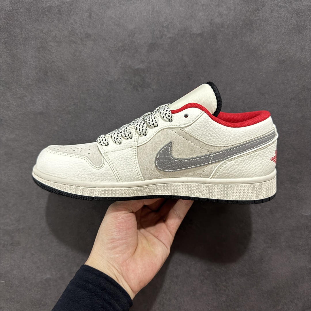 图片[2]-【定制版】Nike Jordan Air Jordan 1 蛇年限定 纯原大厂出品 极力推荐 定制鞋盒 大厂纯原品质出货 超高清洁度 皮料切割干净无任何毛边 细节完美 货号：XX2415 015 尺码： 36 36.5 37.5 38 38.5 39 40 40.5 41 42 42.5 43 44 44.5 45-选品中心