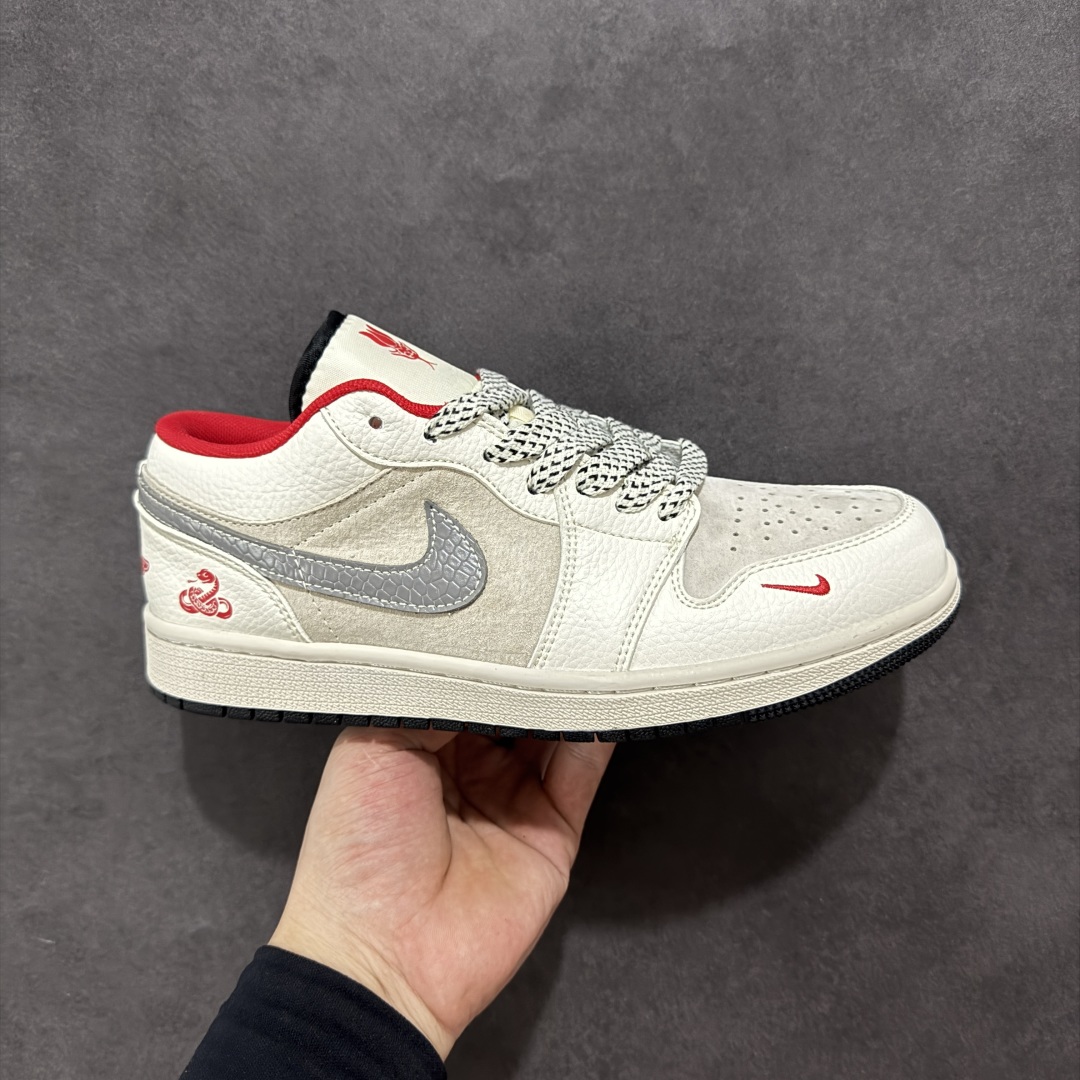 【定制版】Nike Jordan Air Jordan 1 蛇年限定 纯原大厂出品 极力推荐 定制鞋盒 大厂纯原品质出货 超高清洁度 皮料切割干净无任何毛边 细节完美 货号:XX2415 015 尺码: 36 36.5 37.5 38 38.5 39 40 40.5 41 42 42.5 43 44 44.5 45-选品中心