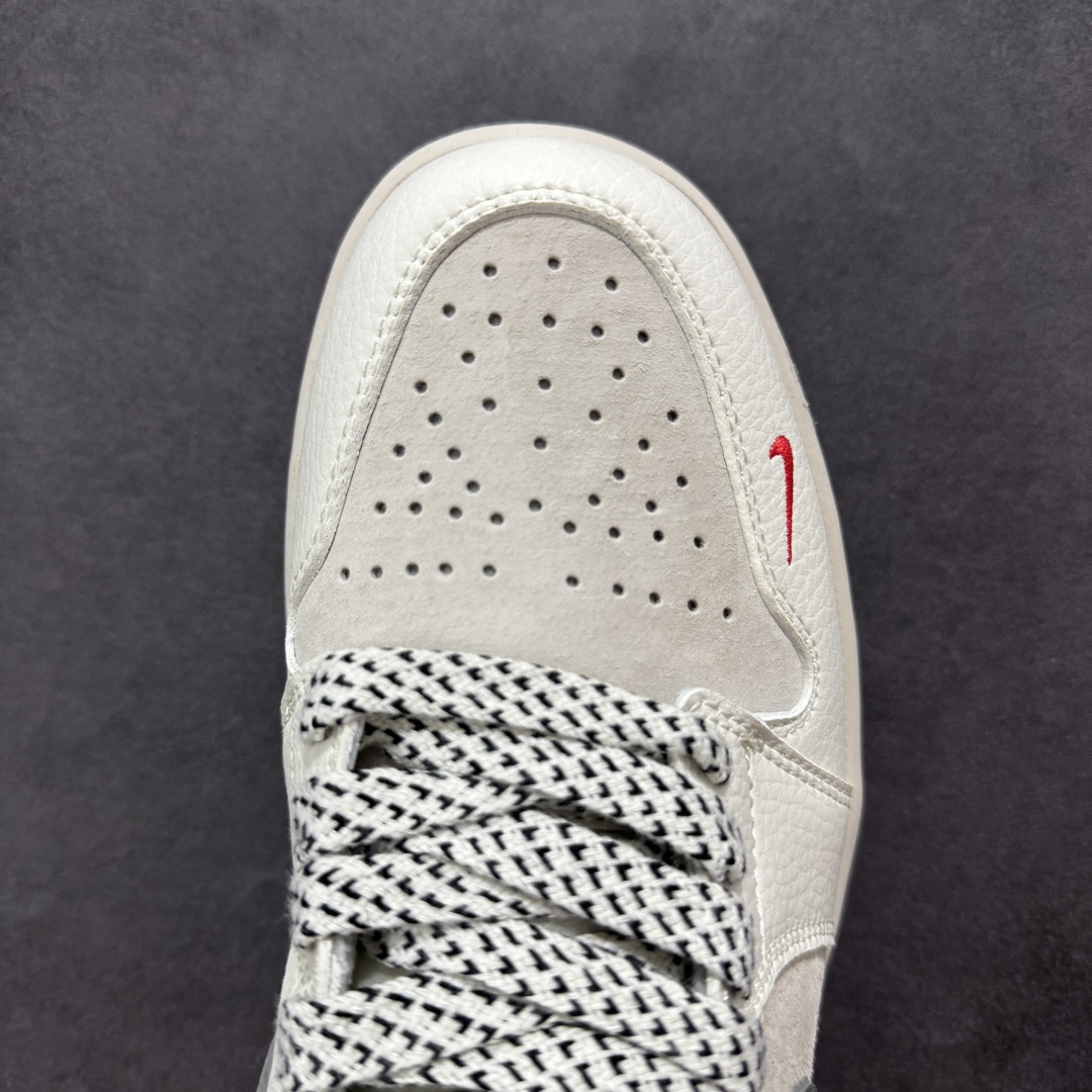 图片[8]-【定制版】Nike Jordan Air Jordan 1 蛇年限定 纯原大厂出品 极力推荐 定制鞋盒 大厂纯原品质出货 超高清洁度 皮料切割干净无任何毛边 细节完美 货号：XX2415 015 尺码： 36 36.5 37.5 38 38.5 39 40 40.5 41 42 42.5 43 44 44.5 45-选品中心