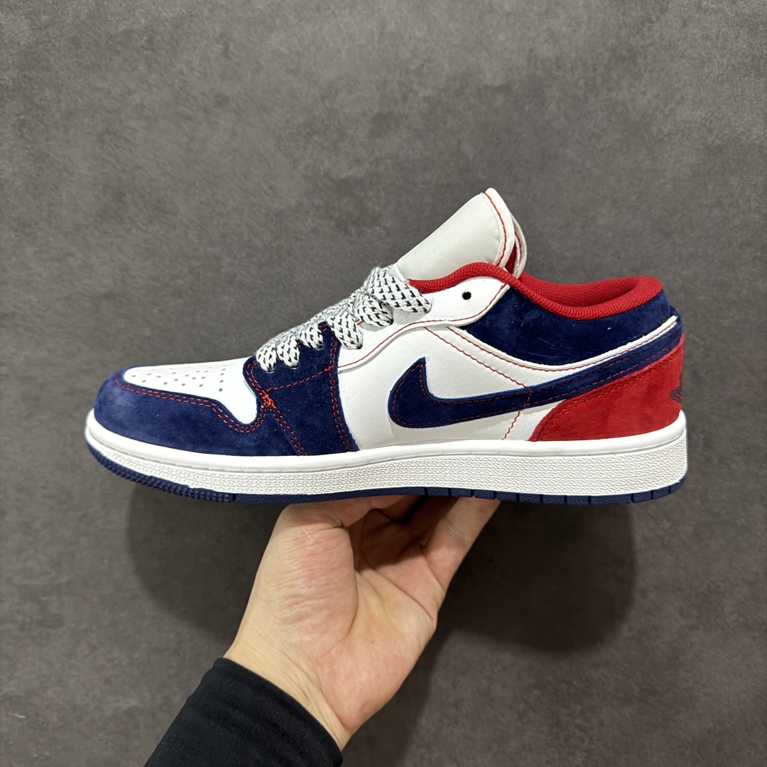 图片[2]-【定制版】Air Jordan 1 Retro Low 蛇年限定 白蓝红小钩官方同步新色 原装级产物 拒绝公底 立体鞋型 细节完美 高清洁度 购置公司同步原材料 原汁原味 忠于原版 货号：XX2414-014 尺码：36 36.5 37.5 38 38.5 39 40 40.5 41 42 42.5 43 44 44.5 45-选品中心