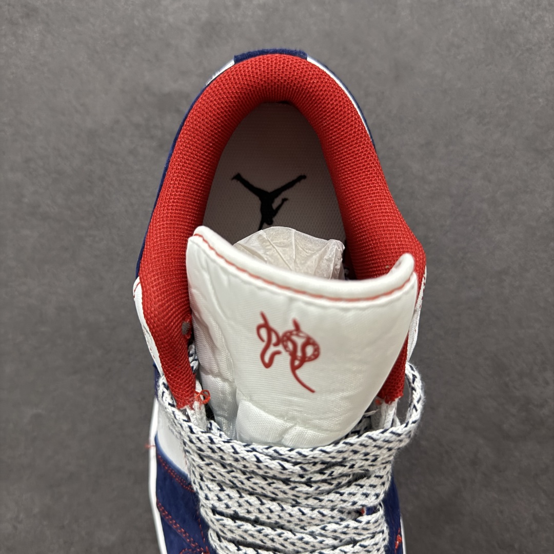 图片[7]-【定制版】Air Jordan 1 Retro Low 蛇年限定 白蓝红小钩官方同步新色 原装级产物 拒绝公底 立体鞋型 细节完美 高清洁度 购置公司同步原材料 原汁原味 忠于原版 货号：XX2414-014 尺码：36 36.5 37.5 38 38.5 39 40 40.5 41 42 42.5 43 44 44.5 45-选品中心