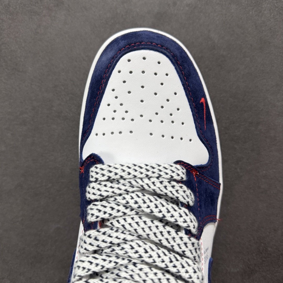 图片[8]-【定制版】Air Jordan 1 Retro Low 蛇年限定 白蓝红小钩官方同步新色 原装级产物 拒绝公底 立体鞋型 细节完美 高清洁度 购置公司同步原材料 原汁原味 忠于原版 货号：XX2414-014 尺码：36 36.5 37.5 38 38.5 39 40 40.5 41 42 42.5 43 44 44.5 45-选品中心