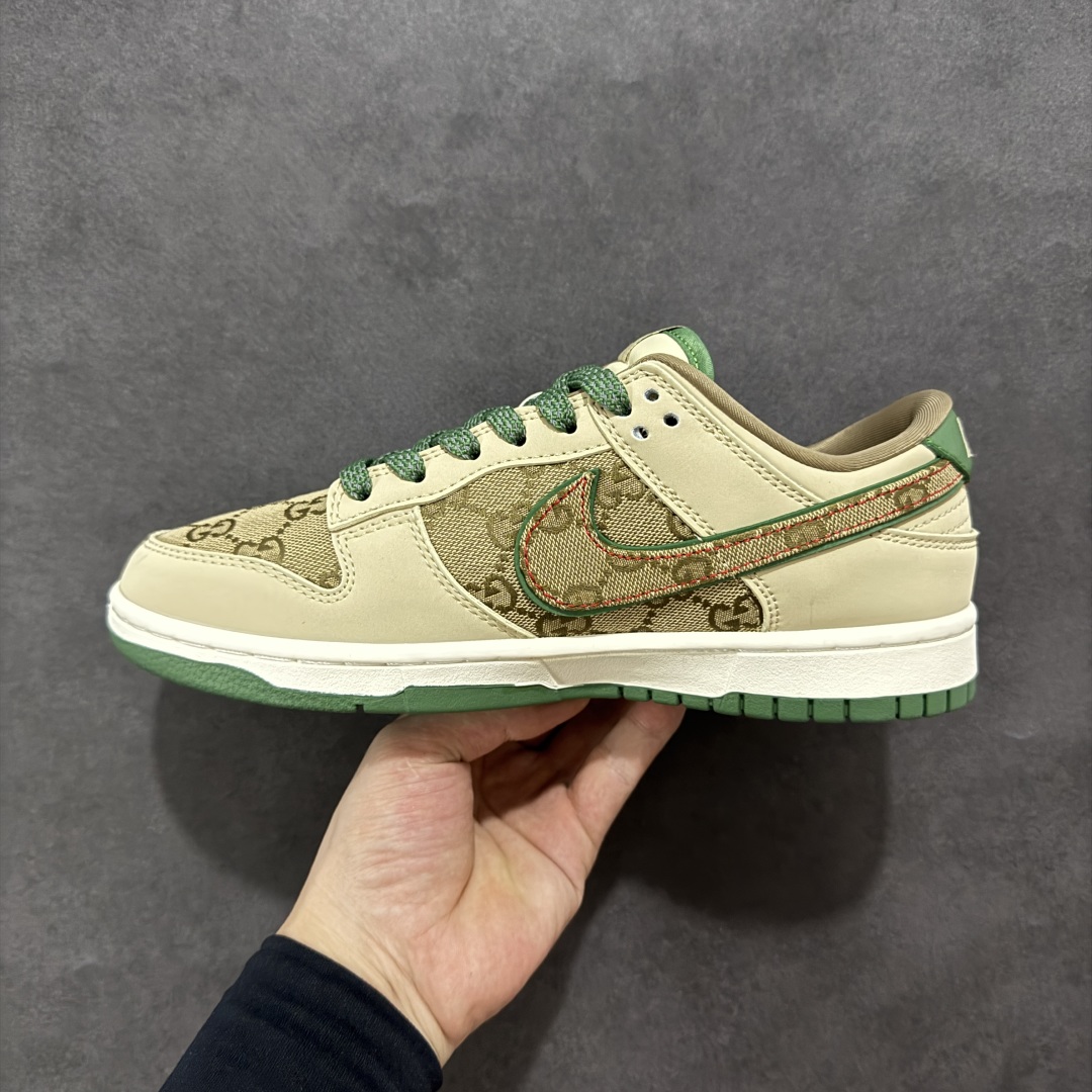 图片[2]-【定制版】Nike SB Dunk Low x GUCCI 棕绿小钩 纯原大厂出品 极力推荐 原装头层材料 独家版型蒸餾加工 帶來的是更好的视觉和脚感体验 大厂纯原品质出货 清洁度 电绣工艺 皮料切割干净无任何毛边 细节完美 货号：XD1588 208 尺码：36 36.5 37.5 38 38.5 39 40 40.5 41 42 42.5 43 44 44.5 45-选品中心