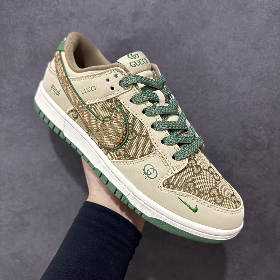 图片[3]-【定制版】Nike SB Dunk Low x GUCCI 棕绿小钩 纯原大厂出品 极力推荐 原装头层材料 独家版型蒸餾加工 帶來的是更好的视觉和脚感体验 大厂纯原品质出货 清洁度 电绣工艺 皮料切割干净无任何毛边 细节完美 货号：XD1588 208 尺码：36 36.5 37.5 38 38.5 39 40 40.5 41 42 42.5 43 44 44.5 45-选品中心