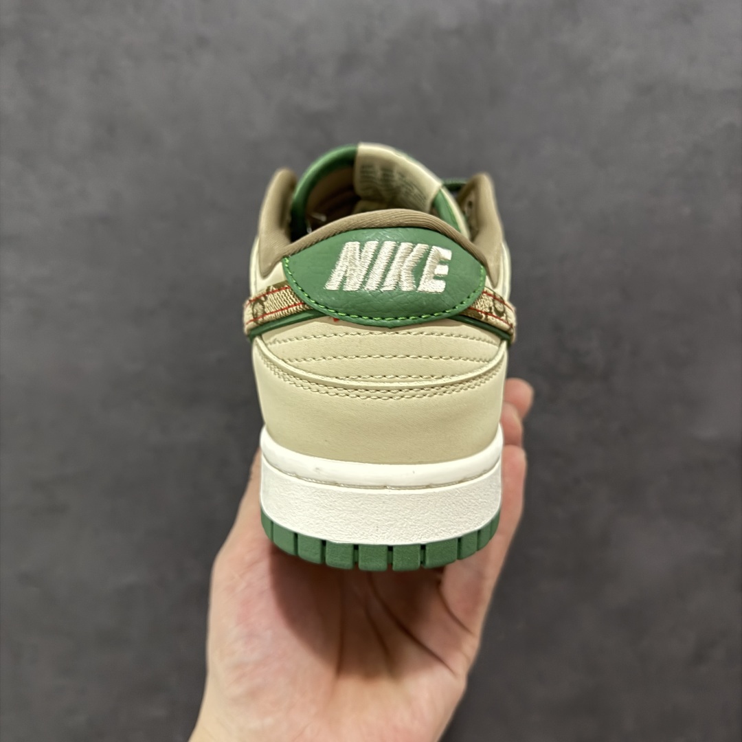 图片[4]-【定制版】Nike SB Dunk Low x GUCCI 棕绿小钩 纯原大厂出品 极力推荐 原装头层材料 独家版型蒸餾加工 帶來的是更好的视觉和脚感体验 大厂纯原品质出货 清洁度 电绣工艺 皮料切割干净无任何毛边 细节完美 货号：XD1588 208 尺码：36 36.5 37.5 38 38.5 39 40 40.5 41 42 42.5 43 44 44.5 45-选品中心