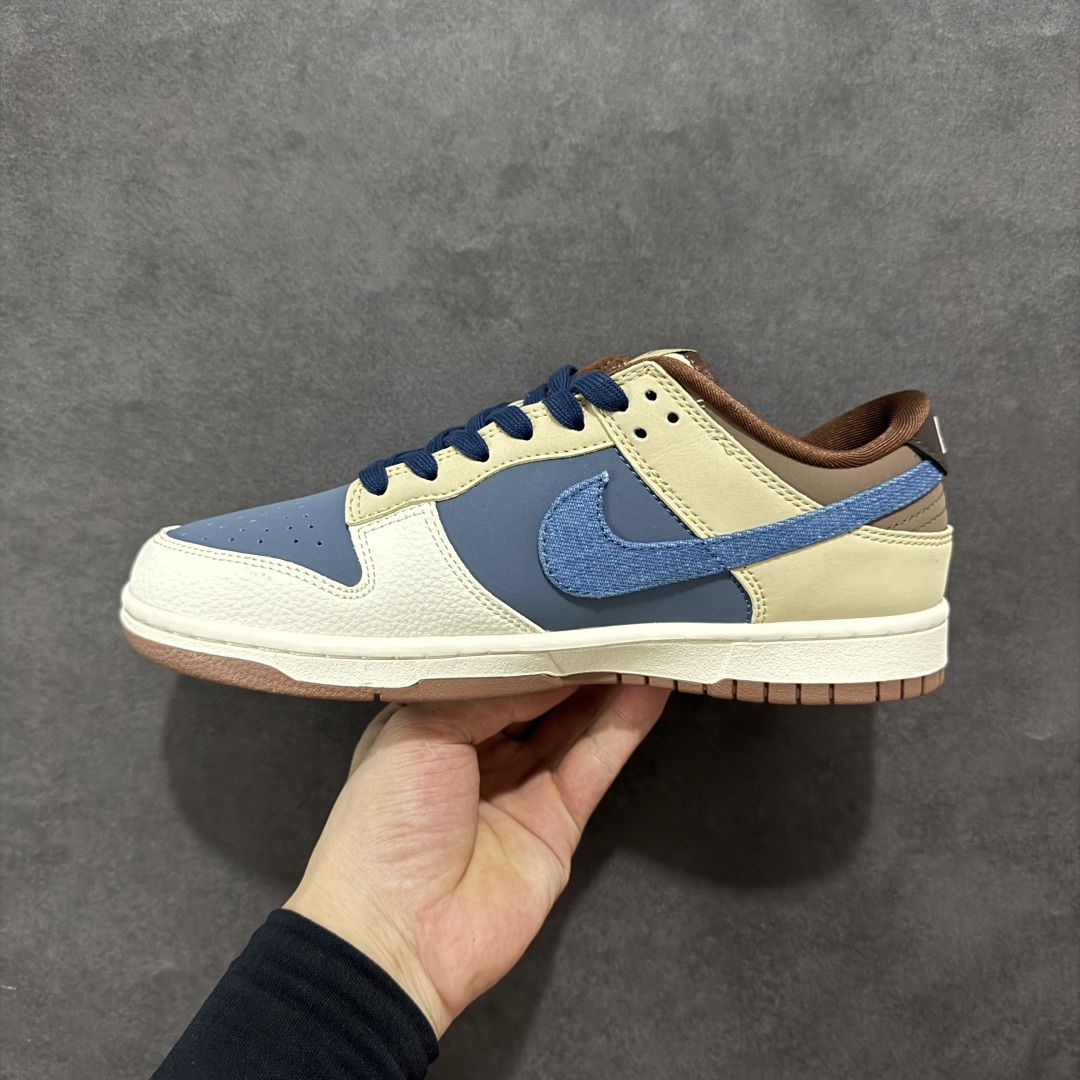 图片[2]-【定制版】Nike SB Dunk Low x Stussy 白蓝棕三小钩 纯原大厂出品 极力推荐 原装头层材料 独家版型蒸餾加工 帶來的是更好的视觉和脚感体验 大厂纯原品质出货 清洁度 电绣工艺 皮料切割干净无任何毛边 细节完美 货号：XD1588 209 尺码：36 36.5 37.5 38 38.5 39 40 40.5 41 42 42.5 43 44 44.5 45-选品中心