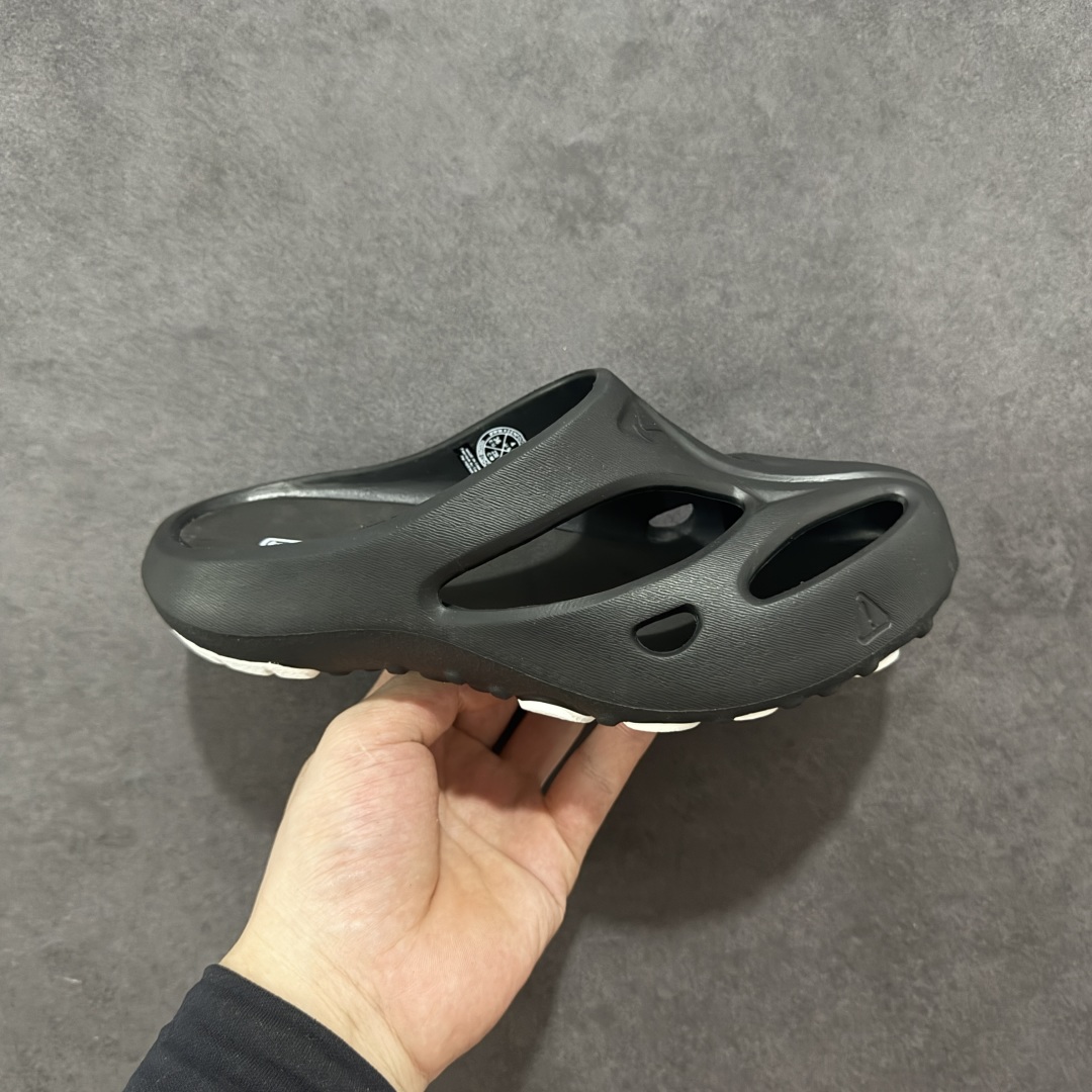 【公司级】中山原单货 极力推荐版本KEEN Shanti EVA 小红书热门户外洞洞拖鞋上线啦 鞋身线条更立体的洞洞鞋带来别具一格的外星人造型走在哪里都是一道吸睛的风景 山系户外的基因加上大胆的创新打造出这款充满怪趣味的穿搭利器 丑萌丑萌的 承包了一夏的清凉 鞋底下有吸盘 防滑且速干 尺码：35 36 37 38 39 40 41 42 43 44 45 注意偏小一码-选品中心