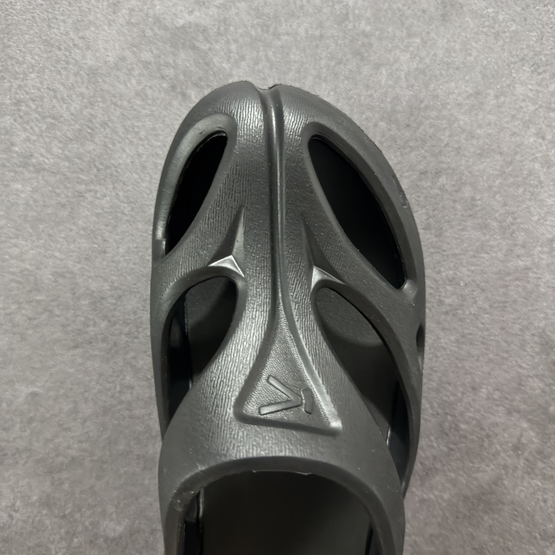 图片[8]-【公司级】中山原单货 极力推荐版本KEEN Shanti EVA 小红书热门户外洞洞拖鞋上线啦 鞋身线条更立体的洞洞鞋带来别具一格的外星人造型走在哪里都是一道吸睛的风景 山系户外的基因加上大胆的创新打造出这款充满怪趣味的穿搭利器 丑萌丑萌的 承包了一夏的清凉 鞋底下有吸盘 防滑且速干 尺码：35 36 37 38 39 40 41 42 43 44 45 注意偏小一码-选品中心