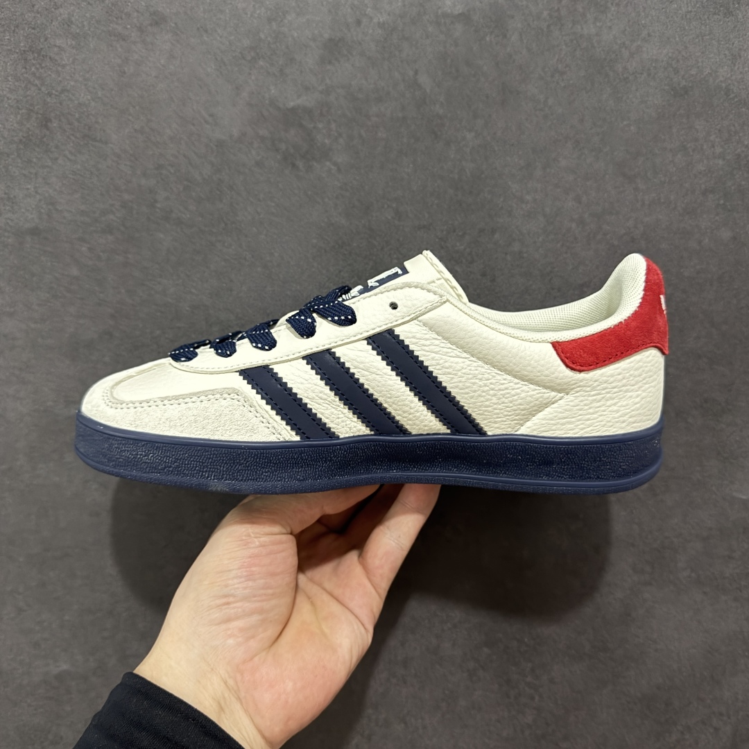 图片[2]-【定制版】AD Originals Gazelle INdoor x Louis Vuitton 白蓝红 三叶草休闲防滑耐磨低帮板鞋 鞋头出色设计 塑就出众贴合感 稳固的后跟贴合足部曲线设计 软弹舒适 不易磨脚 橡胶鞋底配合防滑纹路设计 平稳抓地 货号：DM1234 002 尺码：35 36 36.5 37.5 38 38.5 39.5 40 40.5 41.5 42 42.5 43 44 45-选品中心
