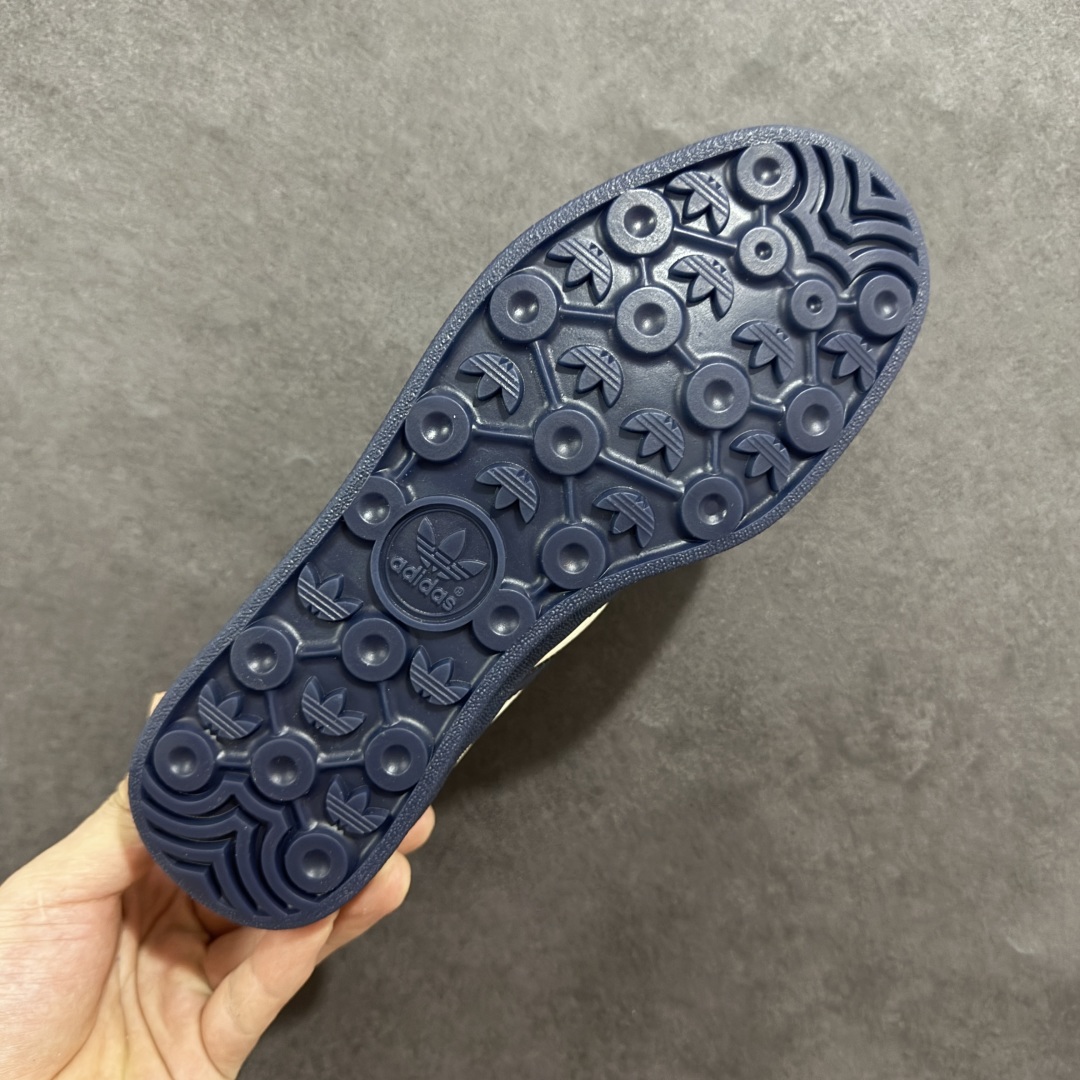 图片[9]-【定制版】AD Originals Gazelle INdoor x Louis Vuitton 白蓝红 三叶草休闲防滑耐磨低帮板鞋 鞋头出色设计 塑就出众贴合感 稳固的后跟贴合足部曲线设计 软弹舒适 不易磨脚 橡胶鞋底配合防滑纹路设计 平稳抓地 货号：DM1234 002 尺码：35 36 36.5 37.5 38 38.5 39.5 40 40.5 41.5 42 42.5 43 44 45-选品中心