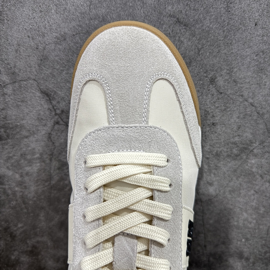 图片[5]-【广东纯原版本】罗意威/Loewe Ballet Runner 25ss春季新款爆款 2.0系列阿甘复古风德训鞋薄底百搭休闲运动鞋 #外贸出口订单 广东原厂 作为Loewe的标志性设计 超柔软，轻便且灵活的鞋底，升级的柔软皮革内衬和鞋床，提供最大舒适感，真皮和皮料混搭彰显复古风格 拼色德训鞋 阿甘鞋 小白鞋 拼色拼接鞋面 柔软舒适 被评为年度最舒适的暴走鞋 如履平地 原版细节 鞋面由进口麂皮 原版冰丝布拼接 真皮垫脚 原版定制磨具组合大底 原盒包装 众多明星同款上脚 极具爆款。 尺码：38 39 40 41 42 43 44-选品中心