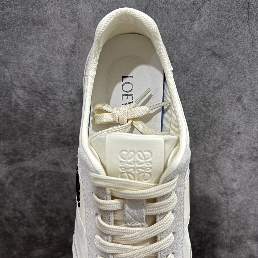 图片[8]-【广东纯原版本】罗意威/Loewe Ballet Runner 25ss春季新款爆款 2.0系列阿甘复古风德训鞋薄底百搭休闲运动鞋 #外贸出口订单 广东原厂 作为Loewe的标志性设计 超柔软，轻便且灵活的鞋底，升级的柔软皮革内衬和鞋床，提供最大舒适感，真皮和皮料混搭彰显复古风格 拼色德训鞋 阿甘鞋 小白鞋 拼色拼接鞋面 柔软舒适 被评为年度最舒适的暴走鞋 如履平地 原版细节 鞋面由进口麂皮 原版冰丝布拼接 真皮垫脚 原版定制磨具组合大底 原盒包装 众多明星同款上脚 极具爆款。 尺码：38 39 40 41 42 43 44-选品中心