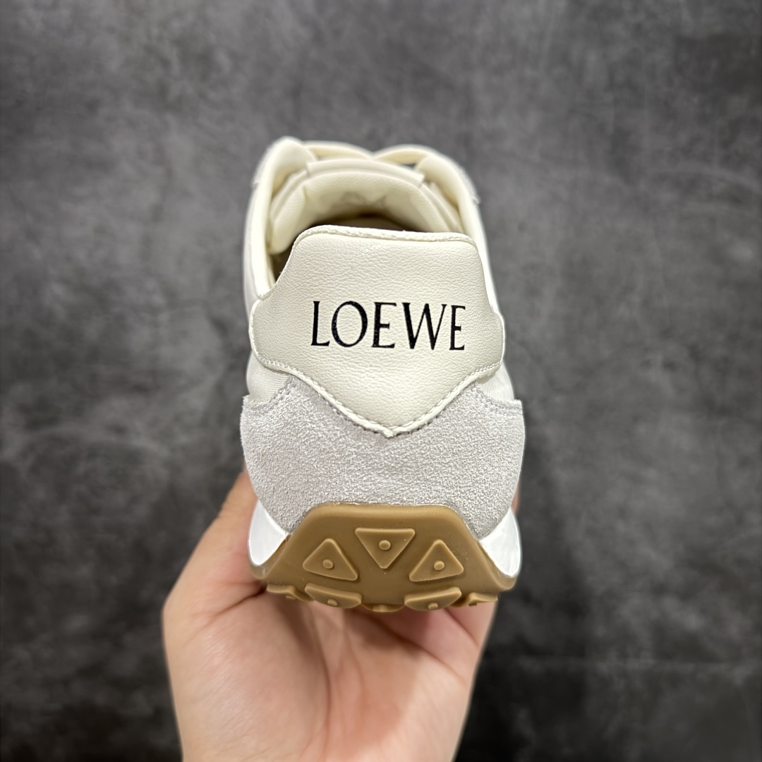 图片[4]-【广东纯原版本】罗意威/Loewe Ballet Runner 25ss春季新款爆款 2.0系列阿甘复古风德训鞋薄底百搭休闲运动鞋 #外贸出口订单 广东原厂 作为Loewe的标志性设计 超柔软，轻便且灵活的鞋底，升级的柔软皮革内衬和鞋床，提供最大舒适感，真皮和皮料混搭彰显复古风格 拼色德训鞋 阿甘鞋 小白鞋 拼色拼接鞋面 柔软舒适 被评为年度最舒适的暴走鞋 如履平地 原版细节 鞋面由进口麂皮 原版冰丝布拼接 真皮垫脚 原版定制磨具组合大底 原盒包装 众多明星同款上脚 极具爆款。 尺码：38 39 40 41 42 43 44-选品中心