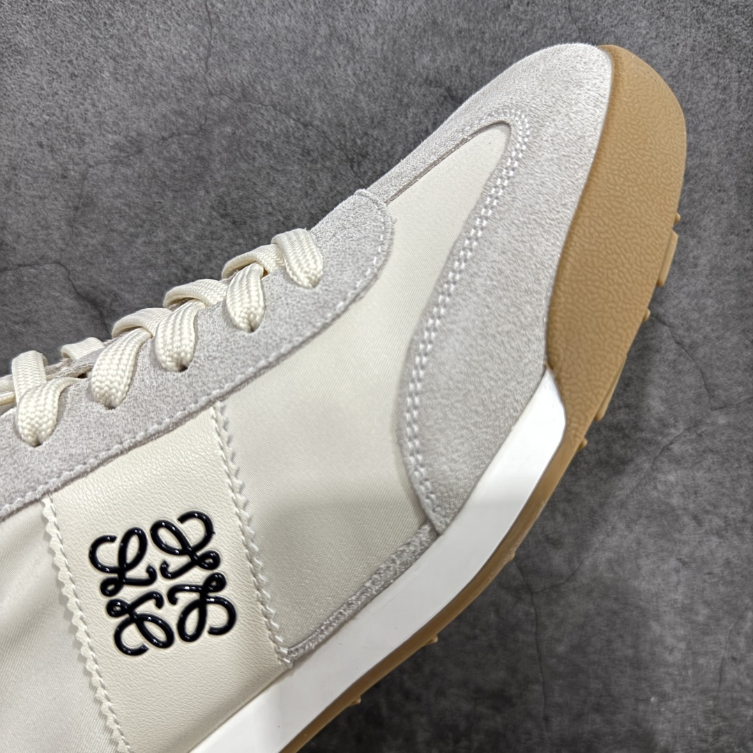 图片[6]-【广东纯原版本】罗意威/Loewe Ballet Runner 25ss春季新款爆款 2.0系列阿甘复古风德训鞋薄底百搭休闲运动鞋 #外贸出口订单 广东原厂 作为Loewe的标志性设计 超柔软，轻便且灵活的鞋底，升级的柔软皮革内衬和鞋床，提供最大舒适感，真皮和皮料混搭彰显复古风格 拼色德训鞋 阿甘鞋 小白鞋 拼色拼接鞋面 柔软舒适 被评为年度最舒适的暴走鞋 如履平地 原版细节 鞋面由进口麂皮 原版冰丝布拼接 真皮垫脚 原版定制磨具组合大底 原盒包装 众多明星同款上脚 极具爆款。 尺码：38 39 40 41 42 43 44-选品中心