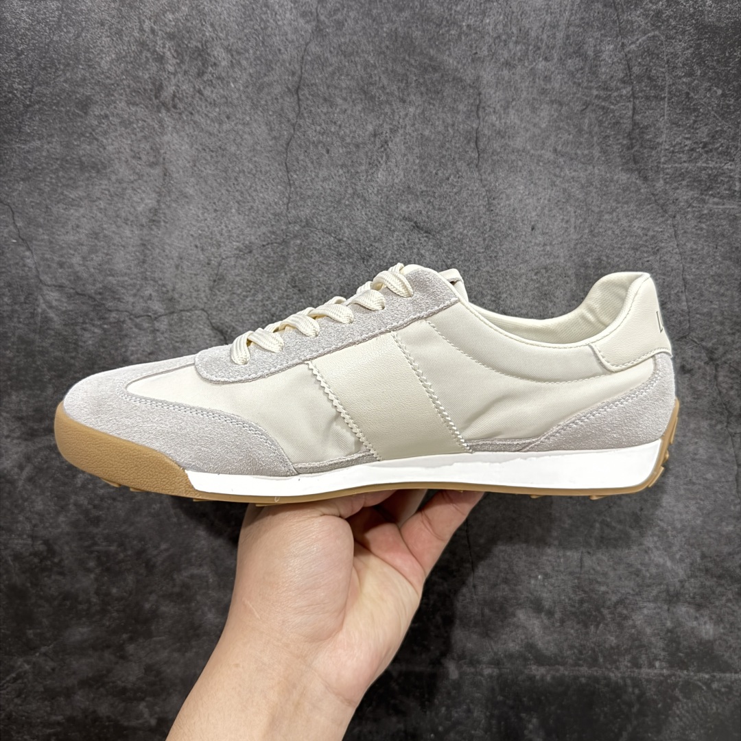 图片[2]-【广东纯原版本】罗意威/Loewe Ballet Runner 25ss春季新款爆款 2.0系列阿甘复古风德训鞋薄底百搭休闲运动鞋 #外贸出口订单 广东原厂 作为Loewe的标志性设计 超柔软，轻便且灵活的鞋底，升级的柔软皮革内衬和鞋床，提供最大舒适感，真皮和皮料混搭彰显复古风格 拼色德训鞋 阿甘鞋 小白鞋 拼色拼接鞋面 柔软舒适 被评为年度最舒适的暴走鞋 如履平地 原版细节 鞋面由进口麂皮 原版冰丝布拼接 真皮垫脚 原版定制磨具组合大底 原盒包装 众多明星同款上脚 极具爆款。 尺码：38 39 40 41 42 43 44-选品中心