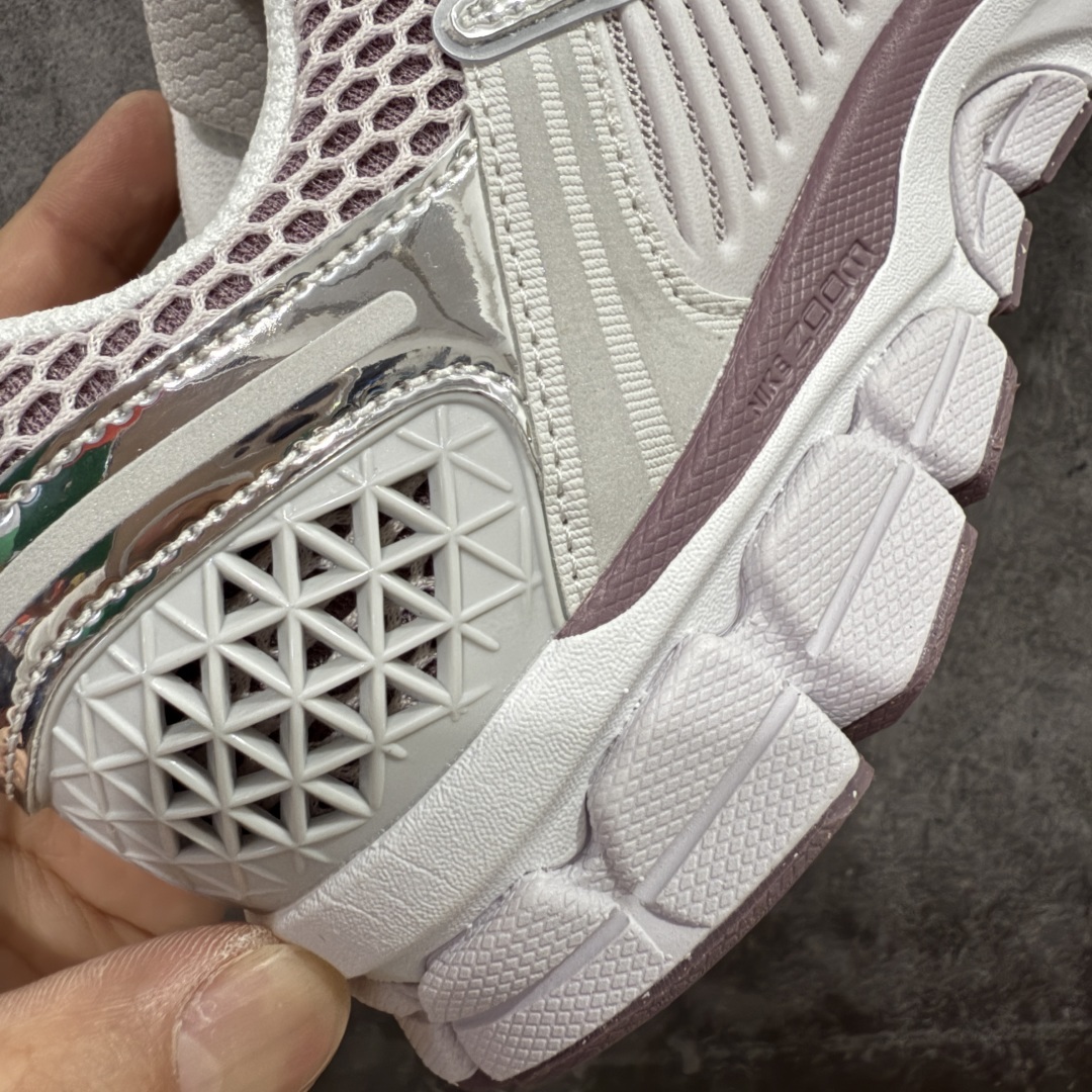 【Mok纯原】NK Zoom Vomero 5
佛莫罗5代系列经典复古运动慢跑鞋 HV6417-0