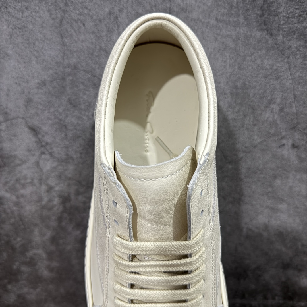 图片[8]-【S版本】RO欧文斯Rickowens 主线 经典西瓜头款式“RO低帮黑白进口原料牛皮 莞产A级货 主打外贸 微店 平台 12个色陆续上架后续配色还在更新中 产品只会越做越漂亮💯 【鞋头采用原版一致工艺 又翘又歪的效果目前这个技术市面上的任何版本都达不到这个效果】 【经历了3个半月时间洪师傅带领8人团队终于研究出1-1复刻还原版本 东莞厚街洪师傅是一位有着17年的开板师经验丰富的一位老师傅 一针一孔的研究‼️ 私模开发205个走针69个细节一步到位不敢说百分百💯保证有百分之98还原 慢工出细活 好的产品不怕晚 这次的开发针对艺术家 收藏家 高品质 的人群】 水染粒面小牛皮材质，和针车间距都是极致还原！ 顶级头层的小牛皮，质感无敌，奢侈品的触感！ 定制品牌logo的拉链！超大一比一规格礼盒装，重达3斤以上，外加定制欧文斯保护盒！ 配有日文、英文，双语种配件卡片！细节诠释，一件不落。 鞋盒翻盖 三标，正面+底部都一一做到！虽然增加不了实质的成本，但是打磨产品的细节，再微小也会还原！ 尺码：35 36 37 38 39 40 41 42 43 44 45 46-选品中心