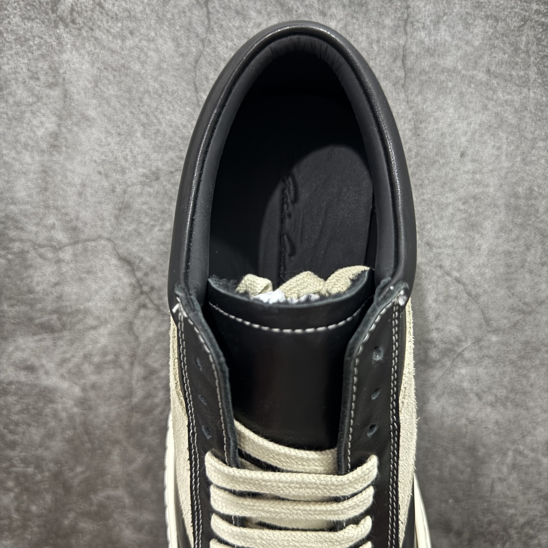 图片[8]-【S版本】RO欧文斯Rickowens 主线 经典西瓜头款式“RO低帮黑白进口原料牛皮 莞产A级货 主打外贸 微店 平台 12个色陆续上架后续配色还在更新中 产品只会越做越漂亮💯 【鞋头采用原版一致工艺 又翘又歪的效果目前这个技术市面上的任何版本都达不到这个效果】 【经历了3个半月时间洪师傅带领8人团队终于研究出1-1复刻还原版本 东莞厚街洪师傅是一位有着17年的开板师经验丰富的一位老师傅 一针一孔的研究‼️ 私模开发205个走针69个细节一步到位不敢说百分百💯保证有百分之98还原 慢工出细活 好的产品不怕晚 这次的开发针对艺术家 收藏家 高品质 的人群】 水染粒面小牛皮材质，和针车间距都是极致还原！ 顶级头层的小牛皮，质感无敌，奢侈品的触感！ 定制品牌logo的拉链！超大一比一规格礼盒装，重达3斤以上，外加定制欧文斯保护盒！ 配有日文、英文，双语种配件卡片！细节诠释，一件不落。 鞋盒翻盖 三标，正面+底部都一一做到！虽然增加不了实质的成本，但是打磨产品的细节，再微小也会还原！ 尺码：35 36 37 38 39 40 41 42 43 44 45 46-选品中心