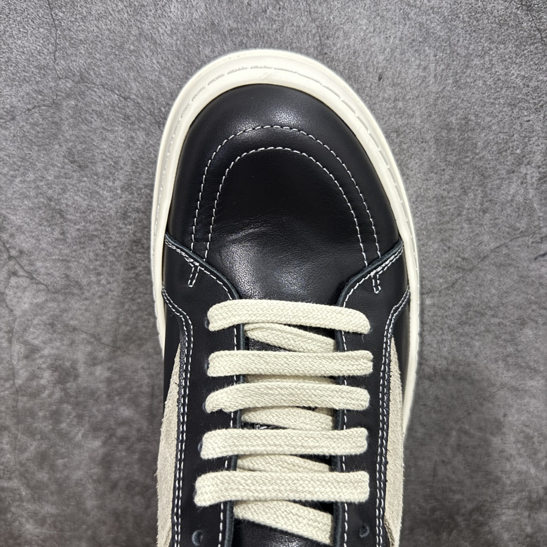 图片[5]-【S版本】RO欧文斯Rickowens 主线 经典西瓜头款式“RO低帮黑白进口原料牛皮 莞产A级货 主打外贸 微店 平台 12个色陆续上架后续配色还在更新中 产品只会越做越漂亮💯 【鞋头采用原版一致工艺 又翘又歪的效果目前这个技术市面上的任何版本都达不到这个效果】 【经历了3个半月时间洪师傅带领8人团队终于研究出1-1复刻还原版本 东莞厚街洪师傅是一位有着17年的开板师经验丰富的一位老师傅 一针一孔的研究‼️ 私模开发205个走针69个细节一步到位不敢说百分百💯保证有百分之98还原 慢工出细活 好的产品不怕晚 这次的开发针对艺术家 收藏家 高品质 的人群】 水染粒面小牛皮材质，和针车间距都是极致还原！ 顶级头层的小牛皮，质感无敌，奢侈品的触感！ 定制品牌logo的拉链！超大一比一规格礼盒装，重达3斤以上，外加定制欧文斯保护盒！ 配有日文、英文，双语种配件卡片！细节诠释，一件不落。 鞋盒翻盖 三标，正面+底部都一一做到！虽然增加不了实质的成本，但是打磨产品的细节，再微小也会还原！ 尺码：35 36 37 38 39 40 41 42 43 44 45 46-选品中心