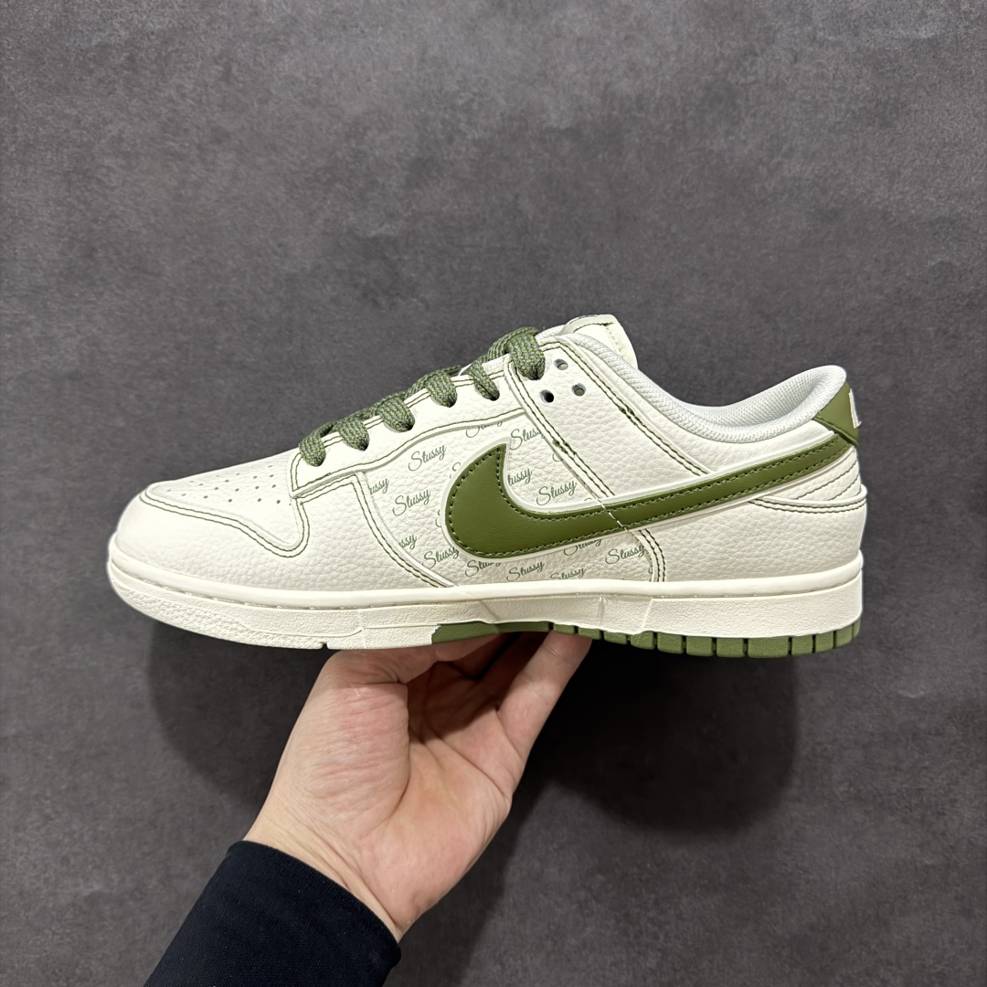 图片[2]-【定制版】Nike SB Dunk Low 斯图西联名 米绿双拼 周年高端定制 低帮休闲板鞋  #定制鞋盒 大厂纯原品质出货 超高清洁度 皮料切割干净无任何毛边 细节完美   货号：XS6089-533 尺码：36 36.5 37.5 38 36.5 39 40 40.5 41 42 42.5 43 44 44.5 45-选品中心