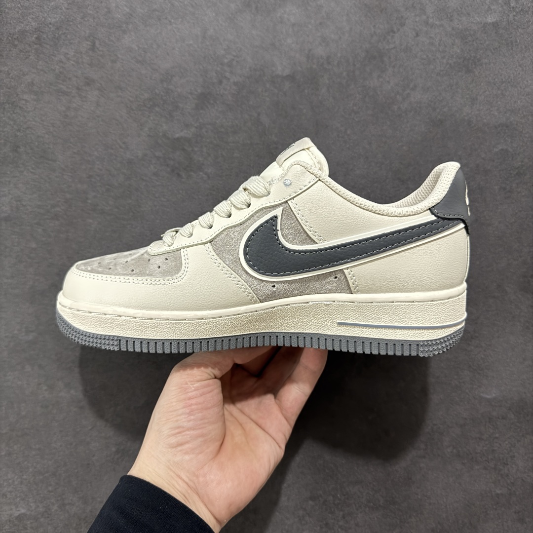 图片[2]-【定制版】Nike Air Force 1\’07 Low 斯图西联名 猪八灰勾灰底 空军一号低帮休闲板鞋 XX3168-126  #原楦头原纸板 原装鞋盒 定制五金配件 内置全掌气垫 原厂鞋底  尺码：36 36.5 37.5 38 38.5 39 40 40.5 41 42 42.5 43 44 44.5 45-选品中心