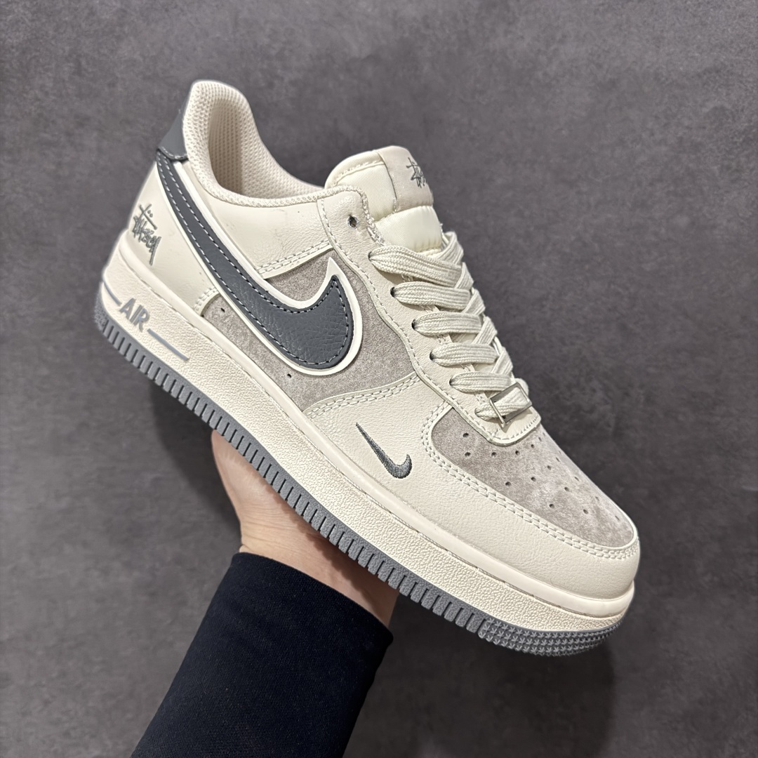 图片[3]-【定制版】Nike Air Force 1\’07 Low 斯图西联名 猪八灰勾灰底 空军一号低帮休闲板鞋 XX3168-126  #原楦头原纸板 原装鞋盒 定制五金配件 内置全掌气垫 原厂鞋底  尺码：36 36.5 37.5 38 38.5 39 40 40.5 41 42 42.5 43 44 44.5 45-选品中心