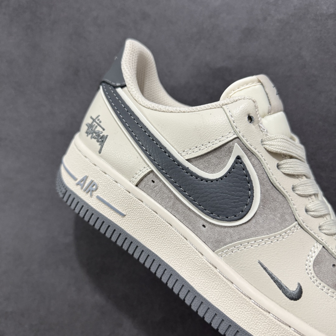 图片[6]-【定制版】Nike Air Force 1\’07 Low 斯图西联名 猪八灰勾灰底 空军一号低帮休闲板鞋 XX3168-126  #原楦头原纸板 原装鞋盒 定制五金配件 内置全掌气垫 原厂鞋底  尺码：36 36.5 37.5 38 38.5 39 40 40.5 41 42 42.5 43 44 44.5 45-选品中心