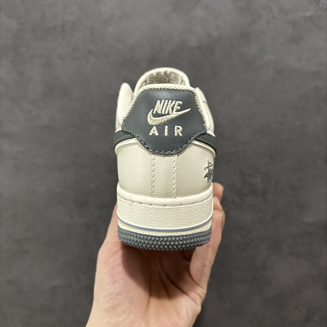 图片[4]-【定制版】Nike Air Force 1\’07 Low 斯图西联名 猪八灰勾灰底 空军一号低帮休闲板鞋 XX3168-126  #原楦头原纸板 原装鞋盒 定制五金配件 内置全掌气垫 原厂鞋底  尺码：36 36.5 37.5 38 38.5 39 40 40.5 41 42 42.5 43 44 44.5 45-选品中心